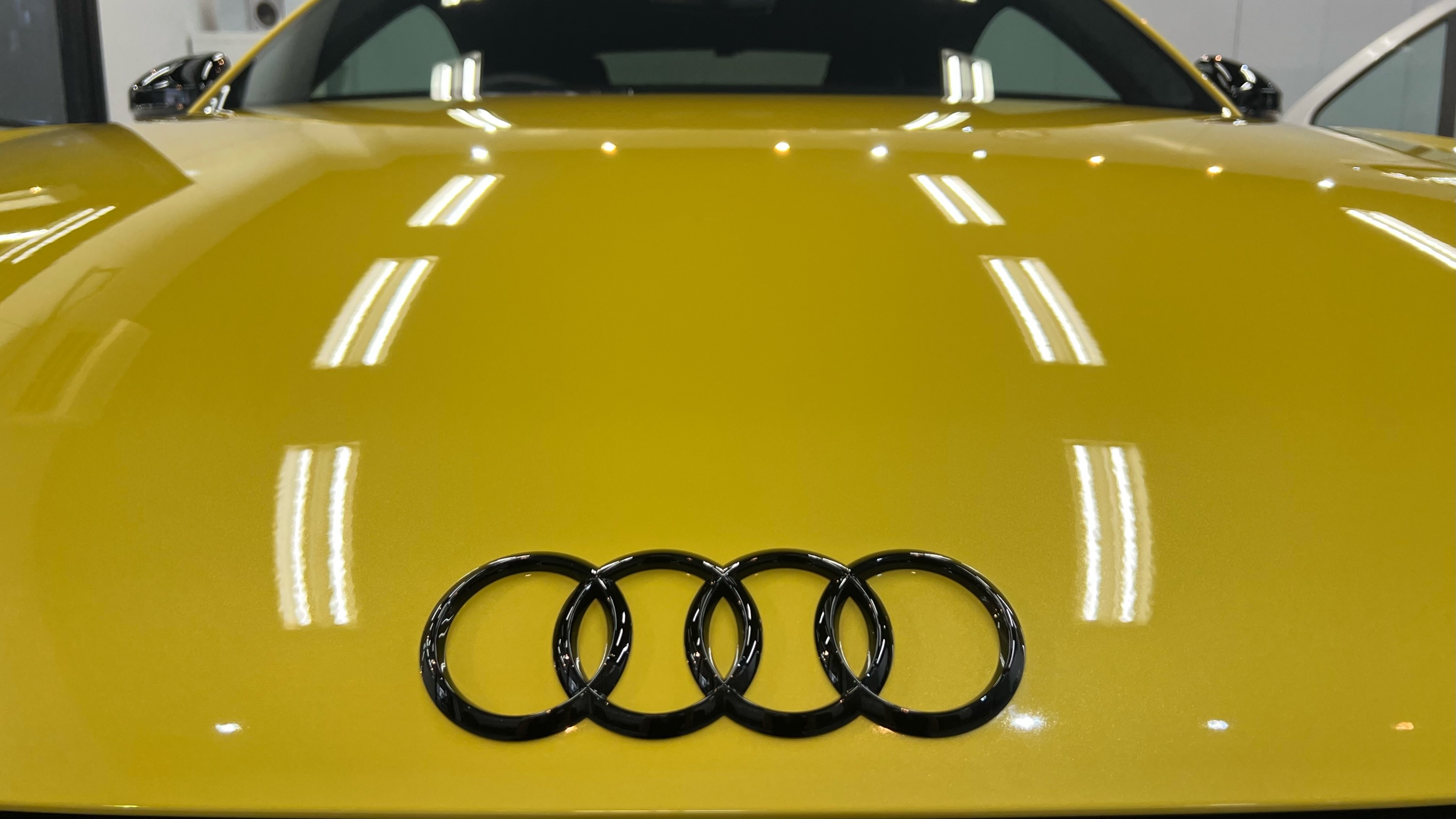 黄色の車におすすめのコーティングとお手入れ方法