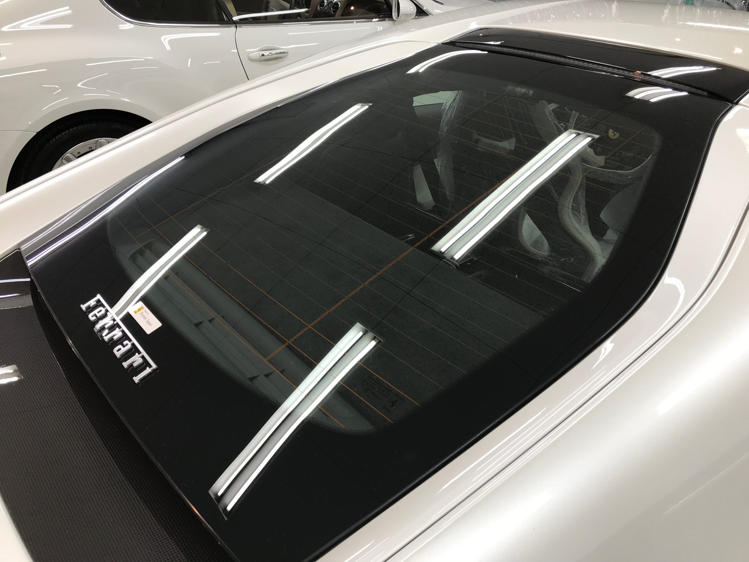 フェラーリ８１２・スーパーファストへのカーフィルム・シルフィード施工前