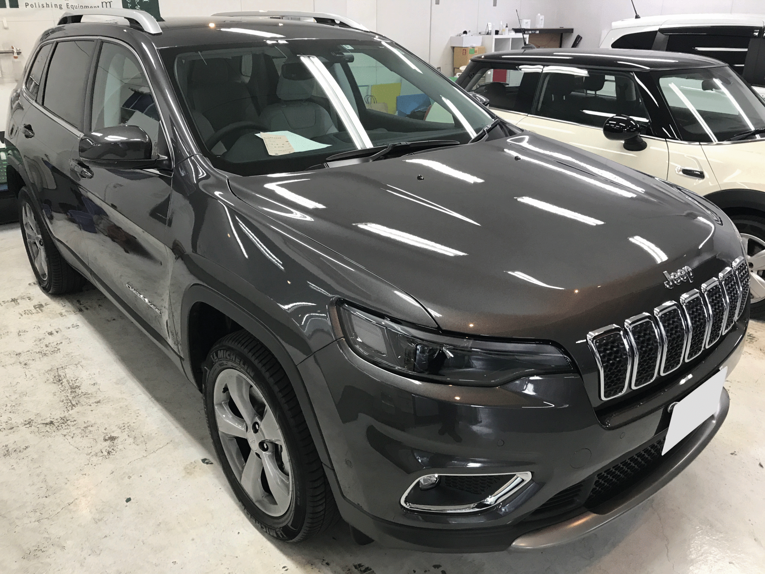 Jeep・グランドチェロキーのリアルガラスコート class M施工完成写真３