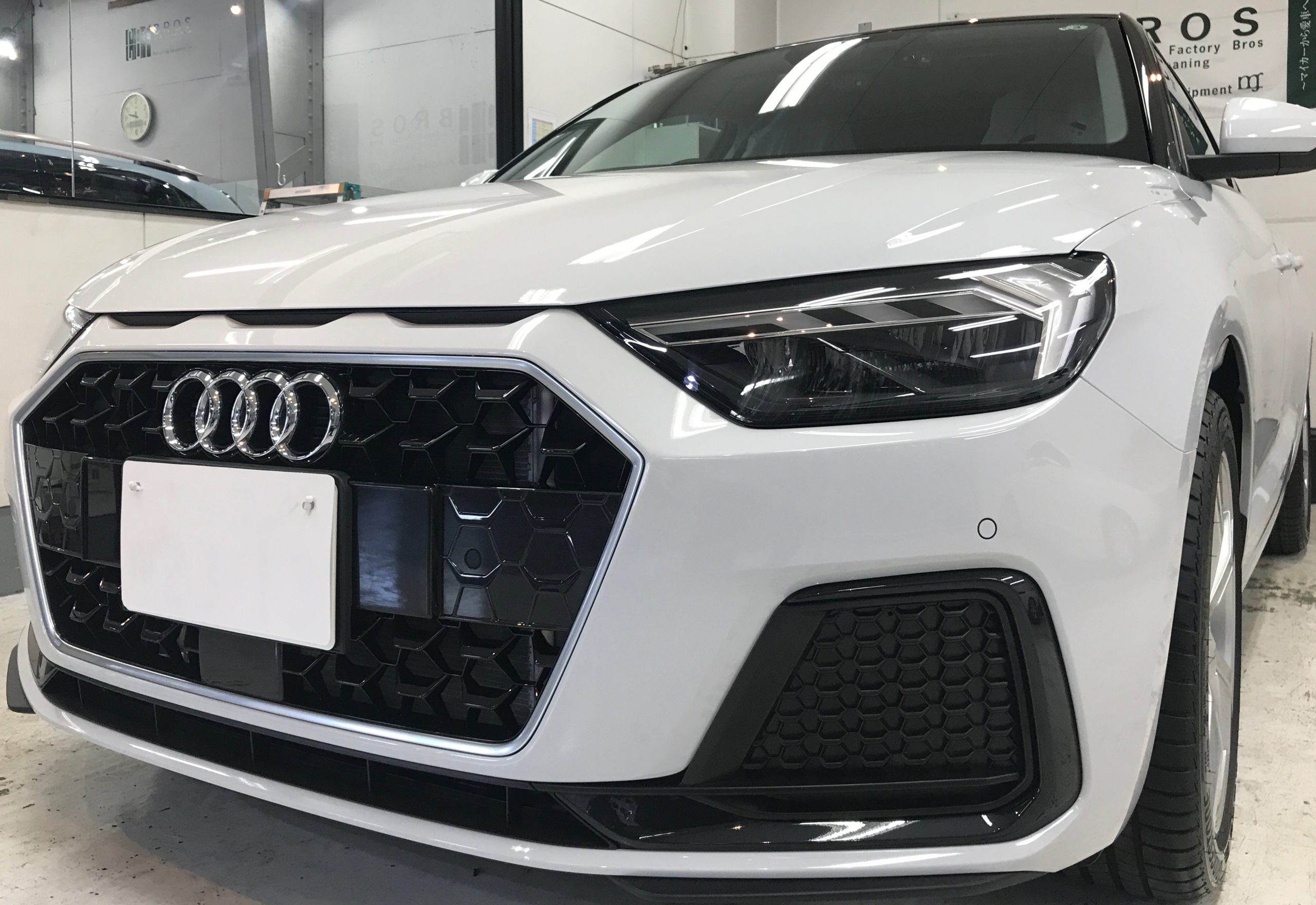 アウディA1のリアルガラスコートclassM施工完成写真４
