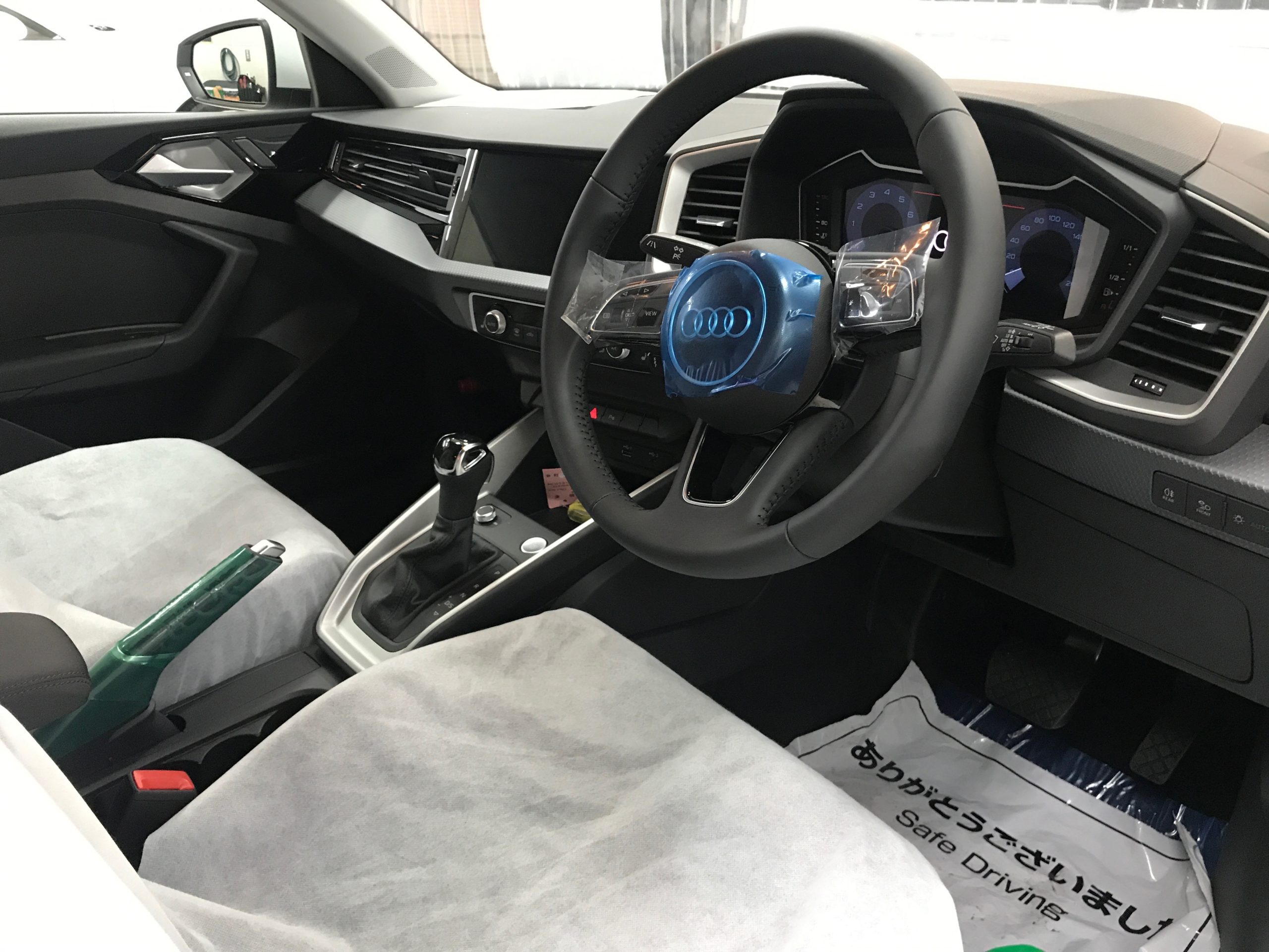 アウディA1のリアルガラスコートclassM施工完成写真８