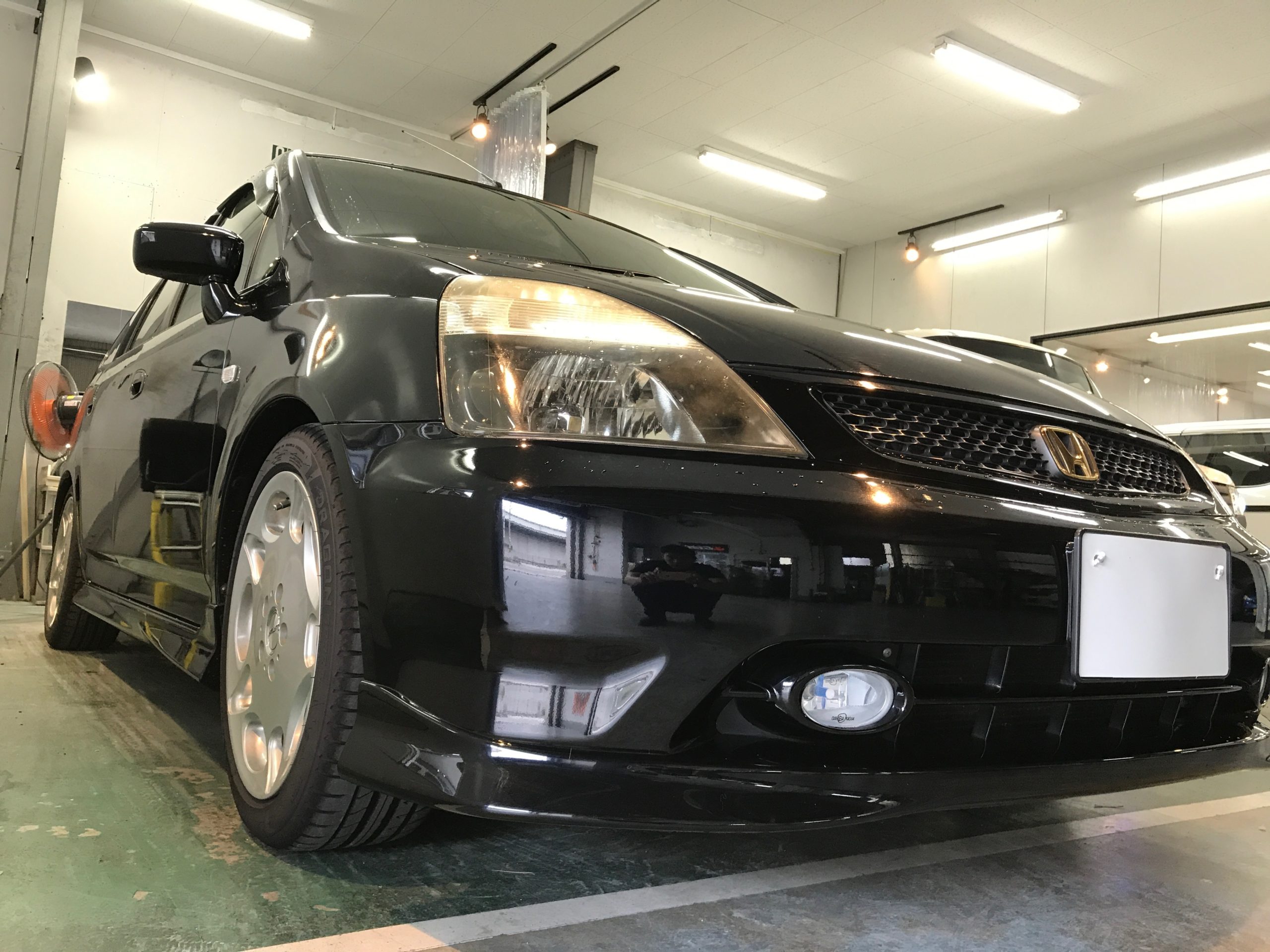 ホンダ・ストリーム：ヘッドライトリファイン施工前写真５