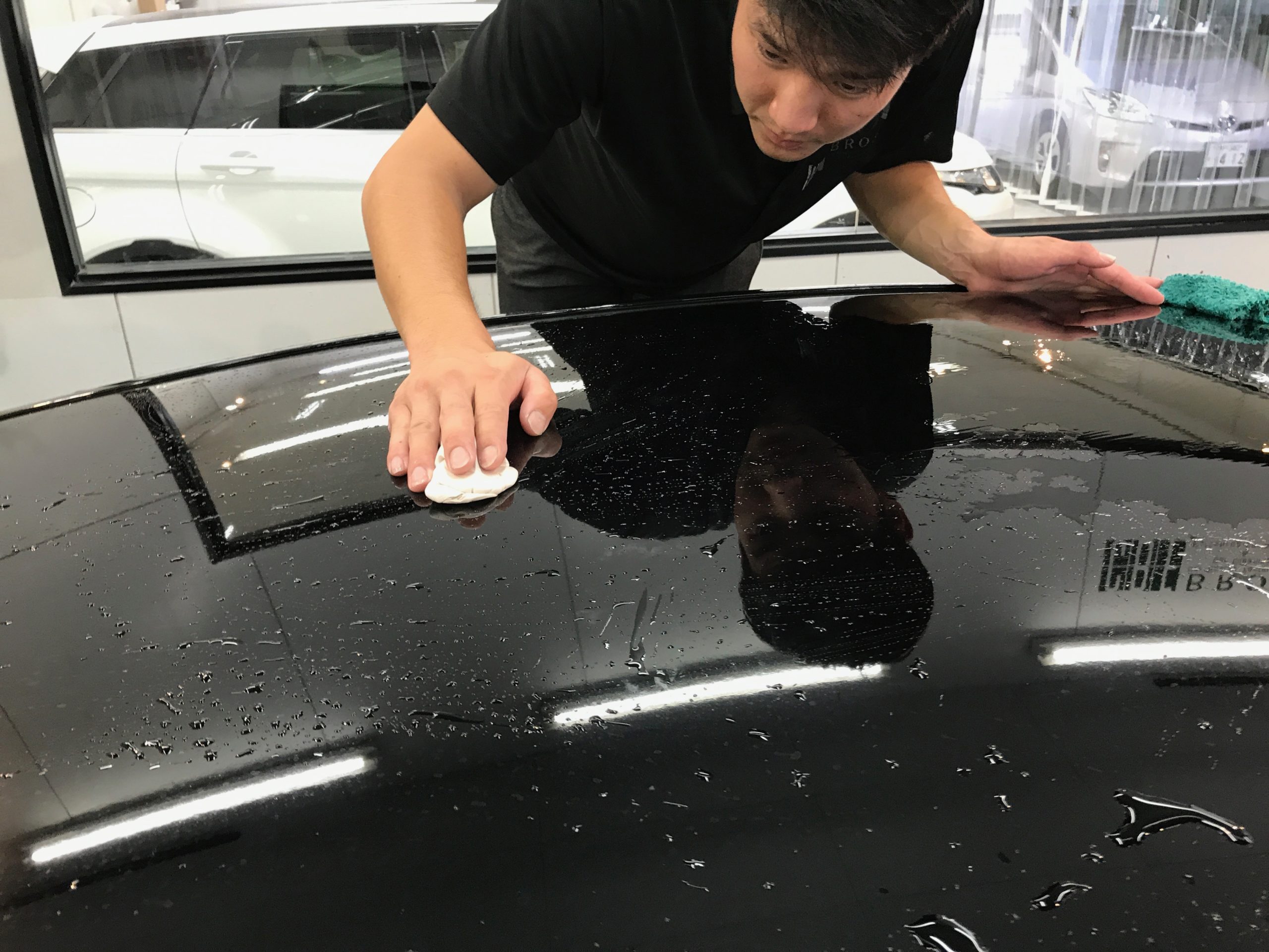 ホンダ・インサイト:ペンキ除去作業の流れ・トラップ粘土でペンキを取り除いていく