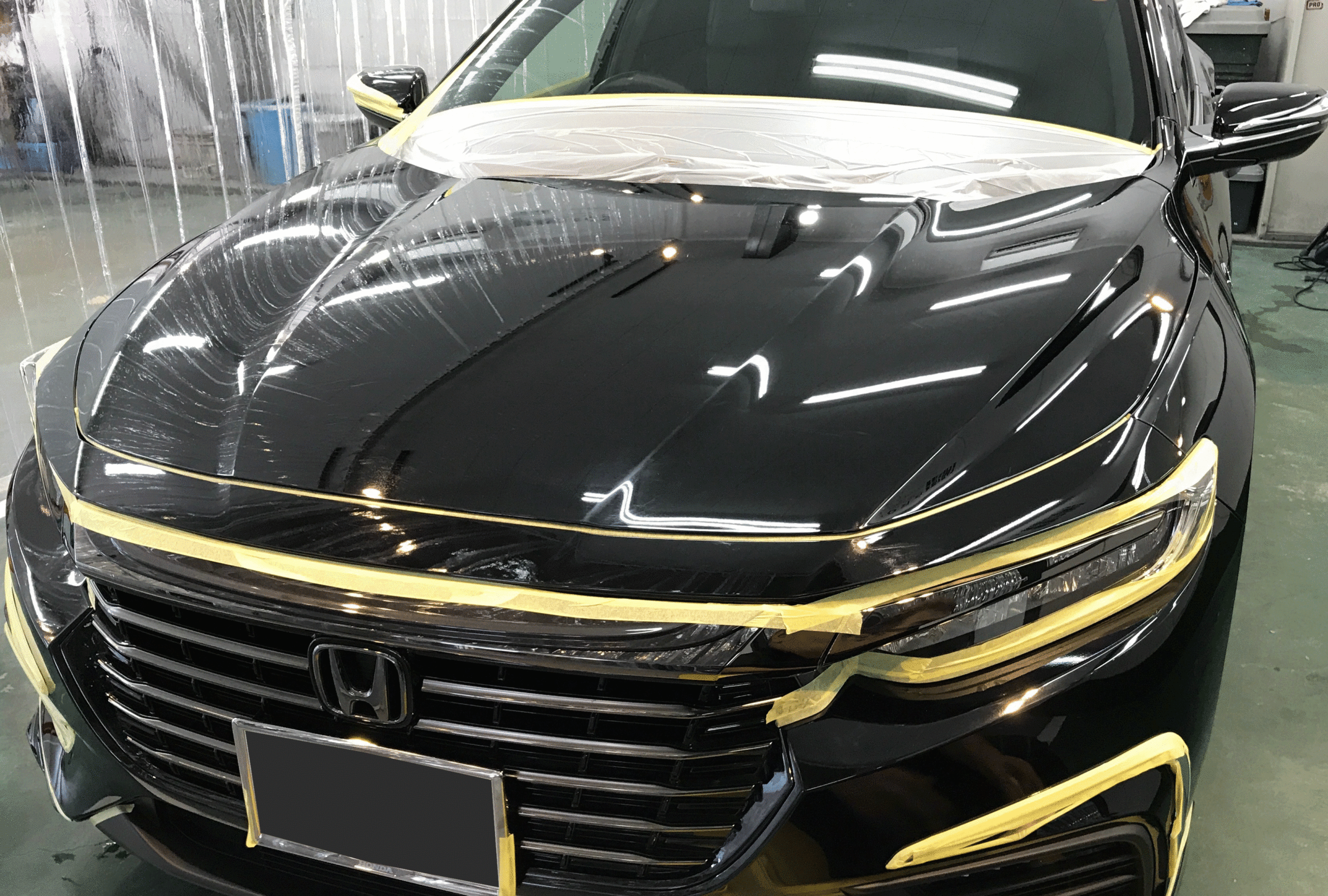 ホンダ・インサイト:ペンキ除去作業の流れ・マスキングテープを貼っていく