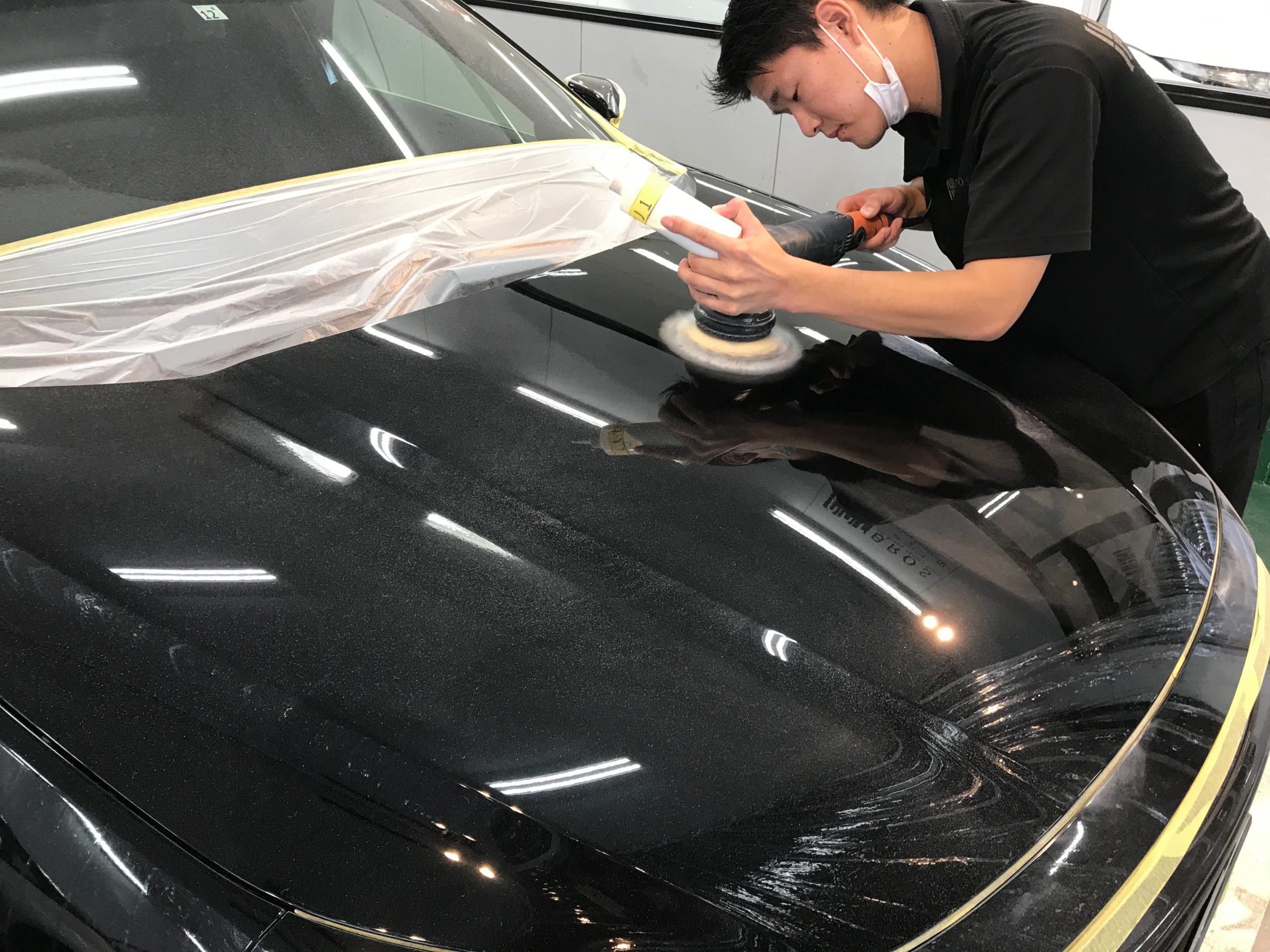 ホンダ・インサイト:ペンキ除去作業の流れ・ボンネットを磨いていく