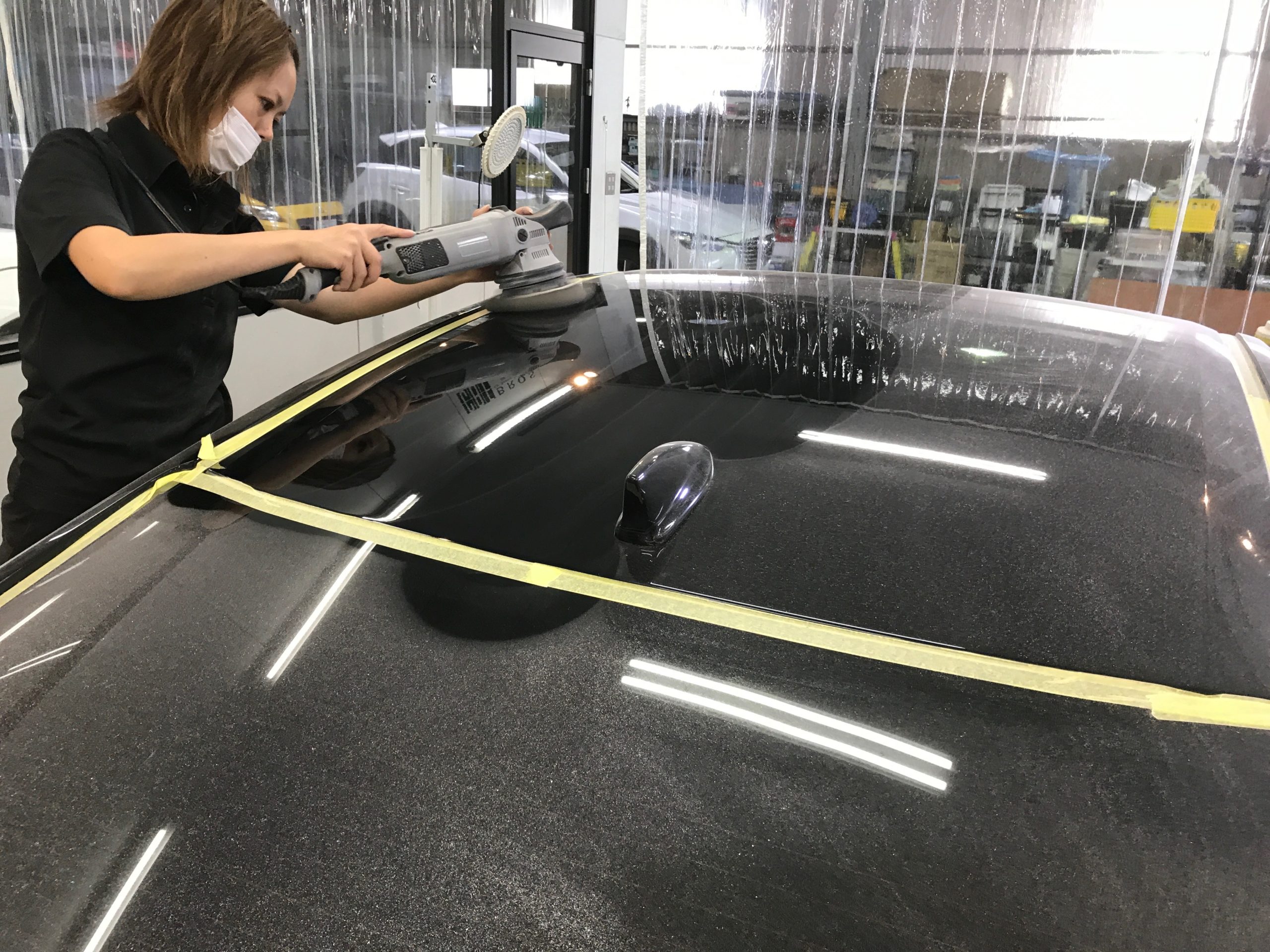 ホンダ・インサイト:ペンキ除去作業の流れ・ルーフ部分を磨いていく