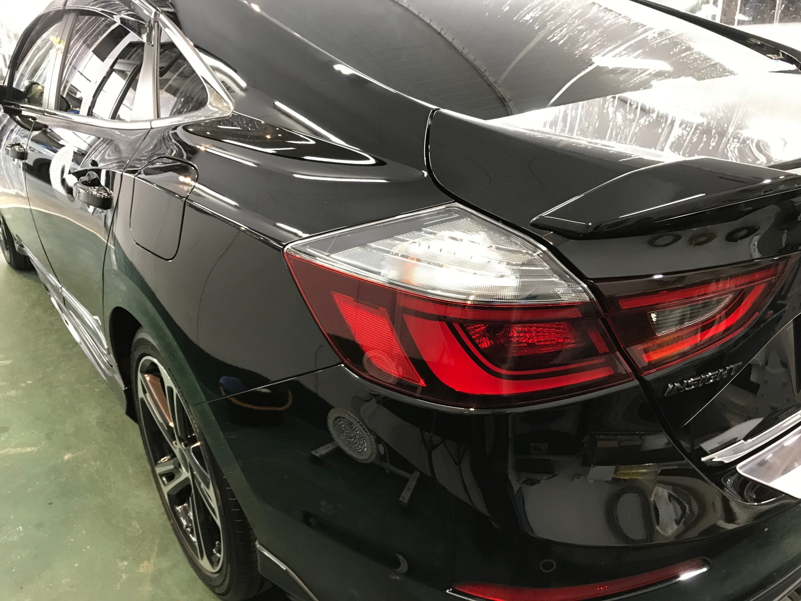 ホンダ・インサイト:ペンキ除去後の施工完成写真・リアフェンダー左側部分