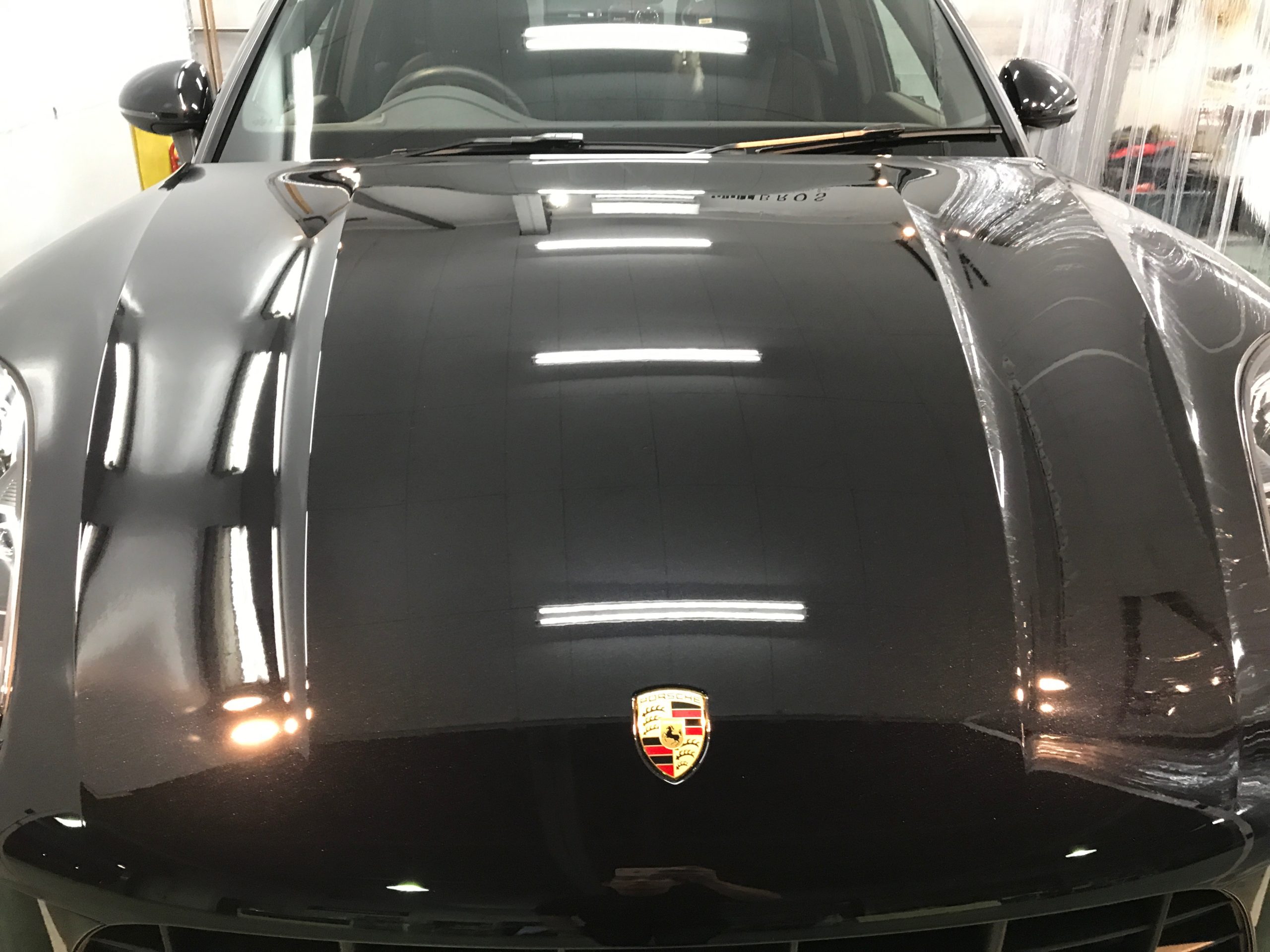 ポルシェ・マカン：リアルガラスコートclass M施工完成写真・ボンネット