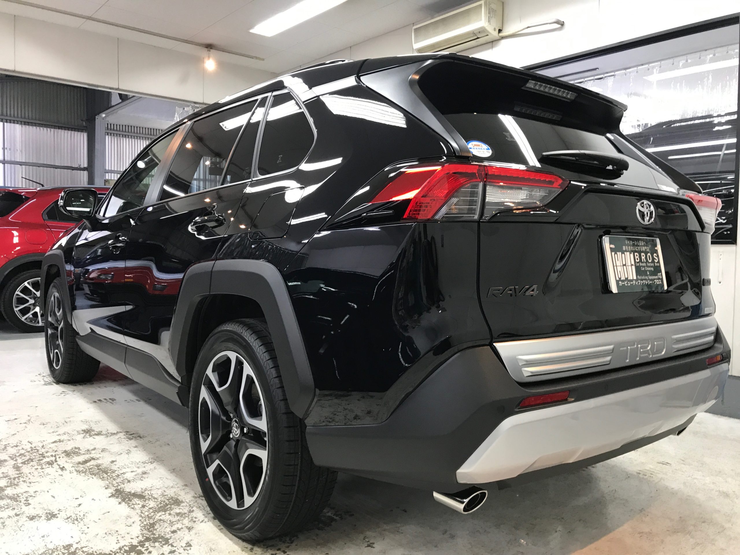 トヨタ・RAV４のMiYUKi施工完成写真：左リアフェンダー画像