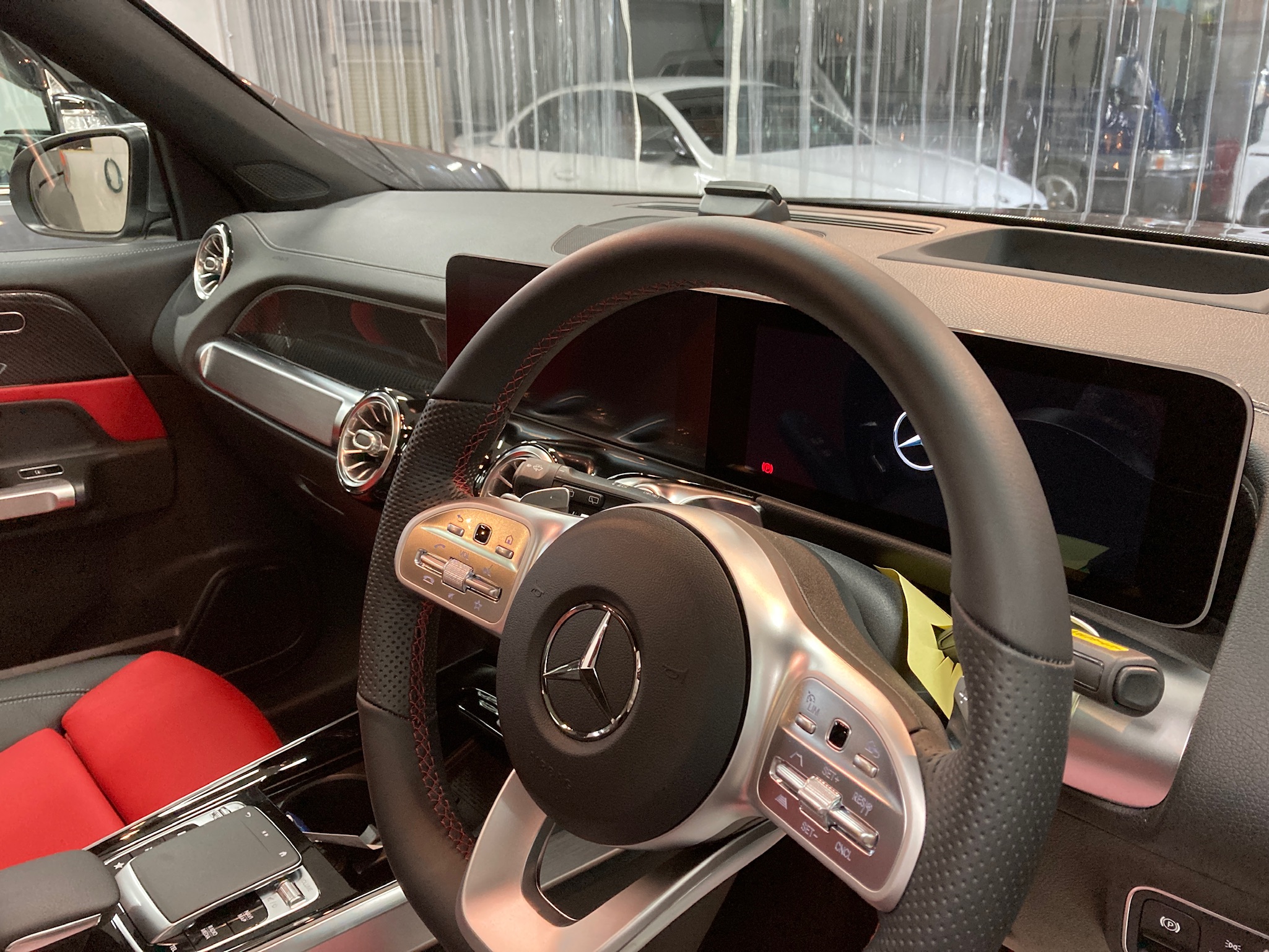 メルセデスベンツ・GLB：class Mの施工完成写真：車内