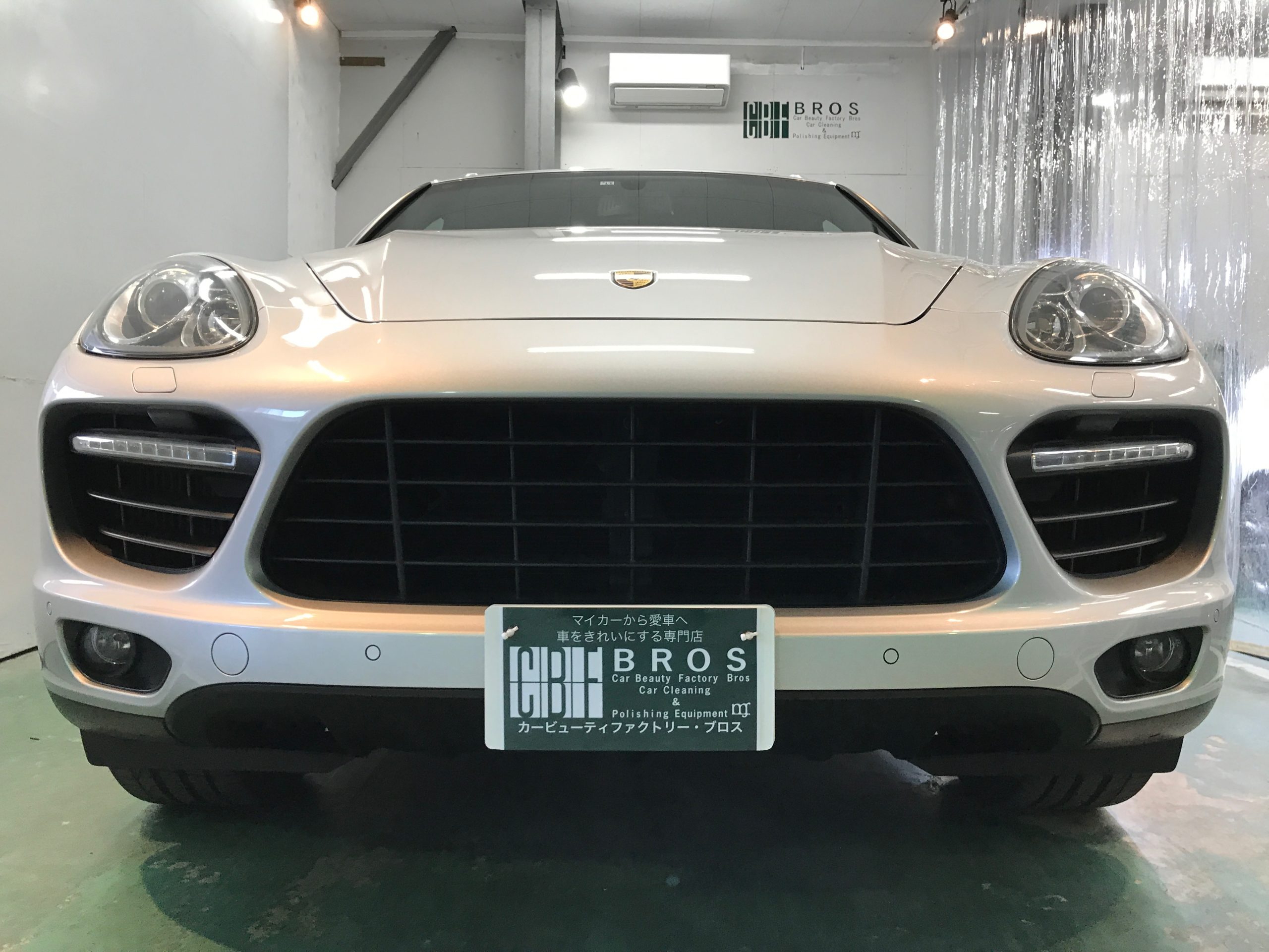 ポルシェ・カイエン：class M施工完成写真：正面部分