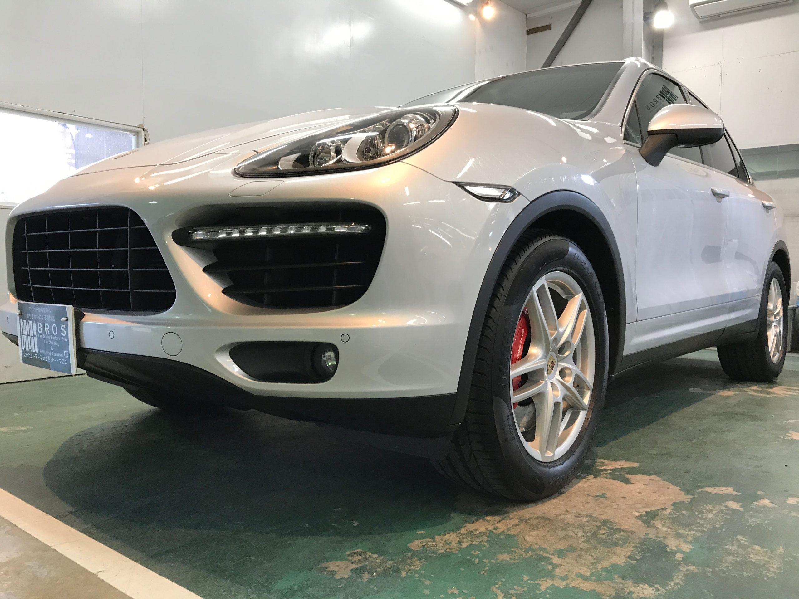 ポルシェ・カイエン：class M施工完成写真：左バンパー部分