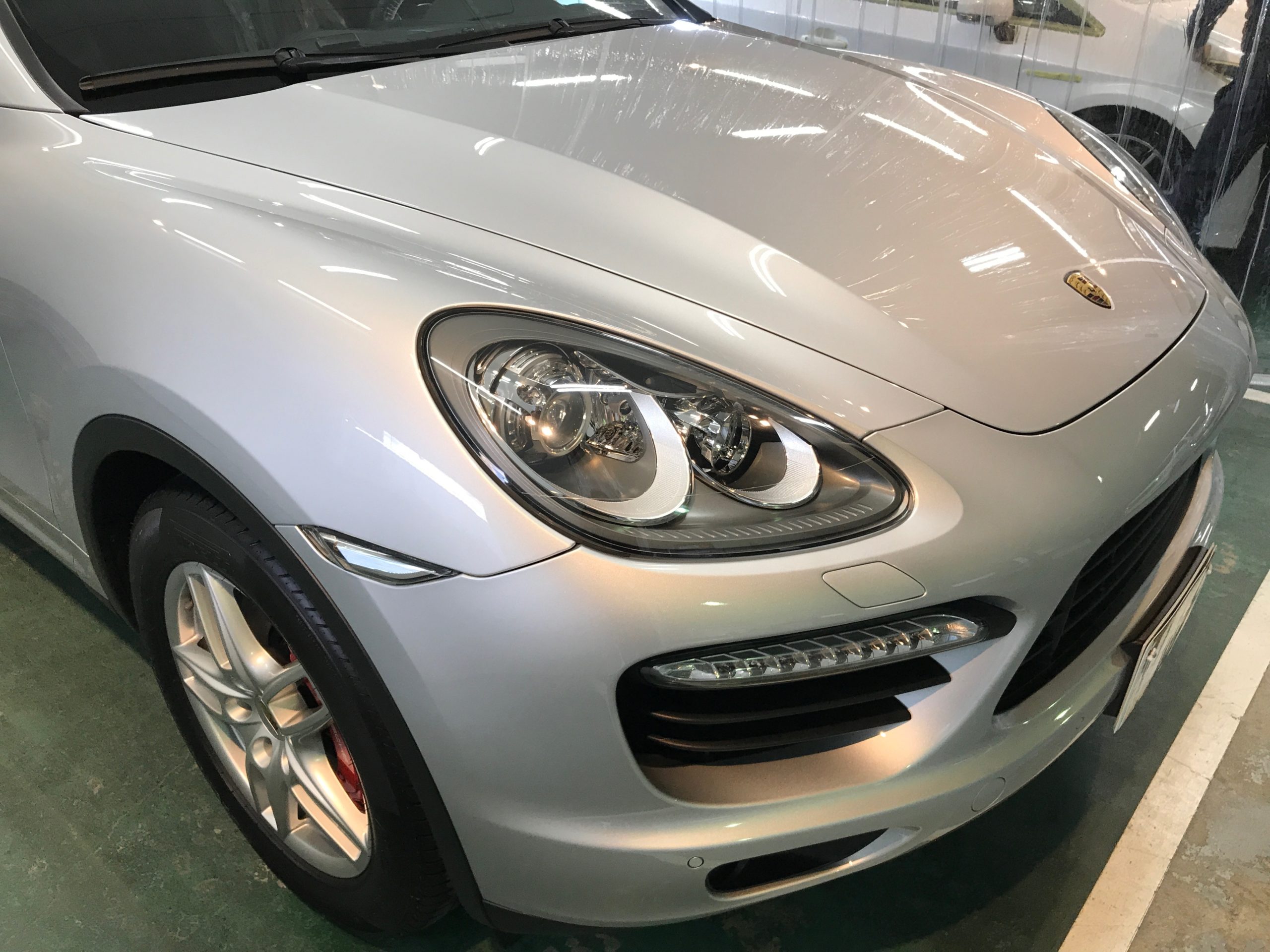 ポルシェ・カイエン：class M施工完成写真：右フェンダー部分