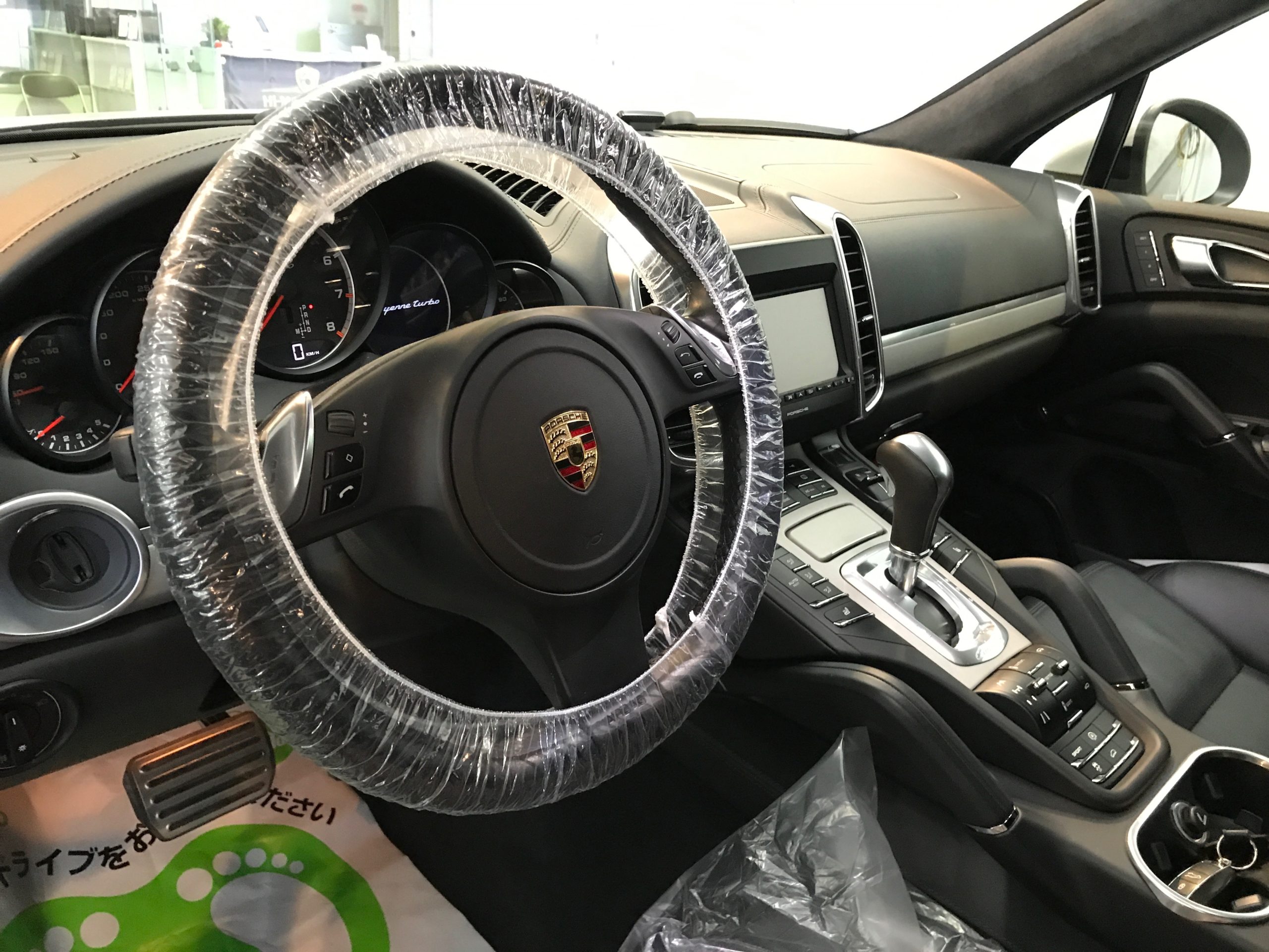 ポルシェ・カイエン：class M施工完成写真：車内写真