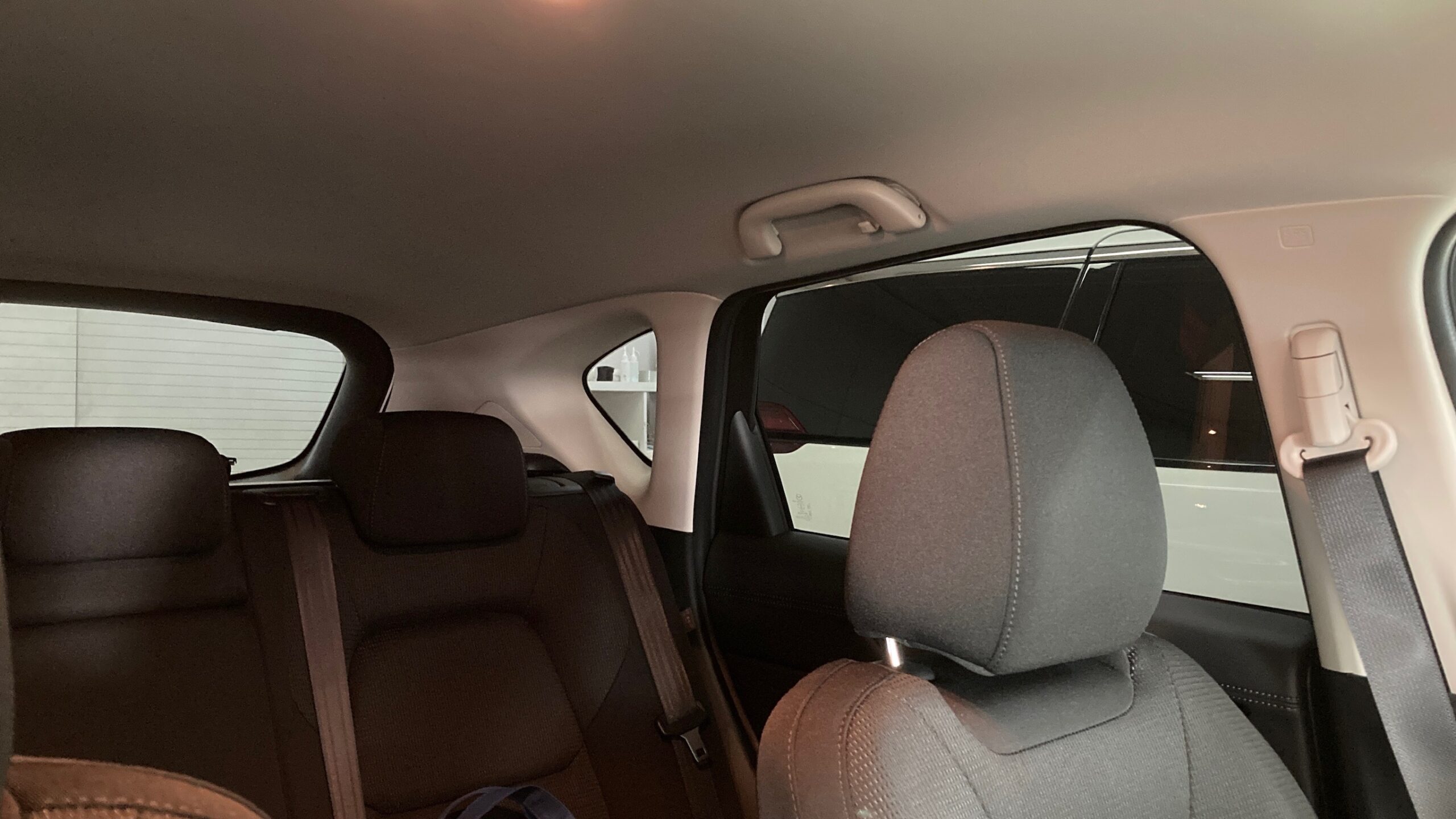 マツダ・CX-5：カーフィルム施工後：車内の暗さ