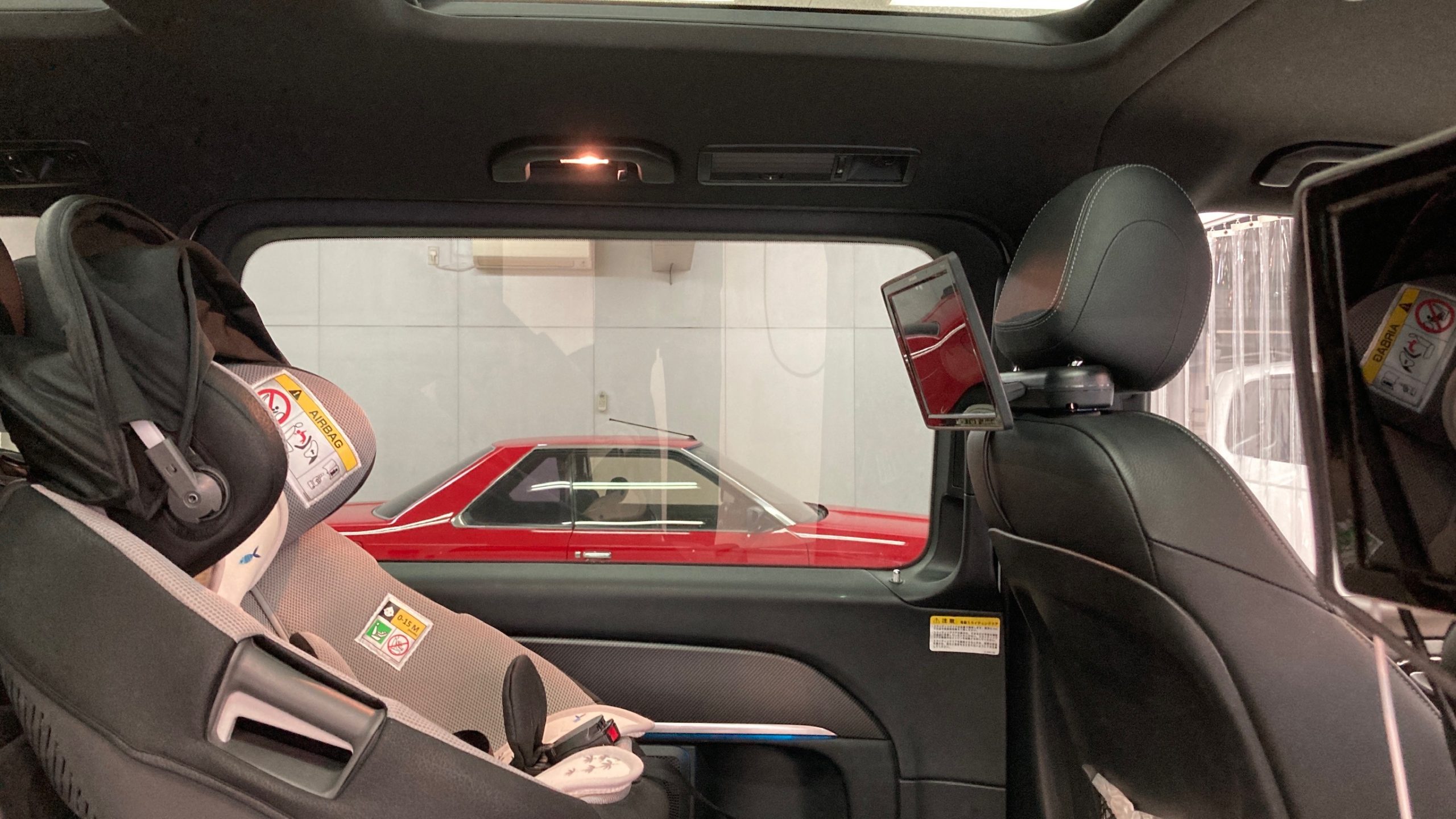 メルセデスベンツ・Vクラス：カーフィルム施工前：車内の暗さ２