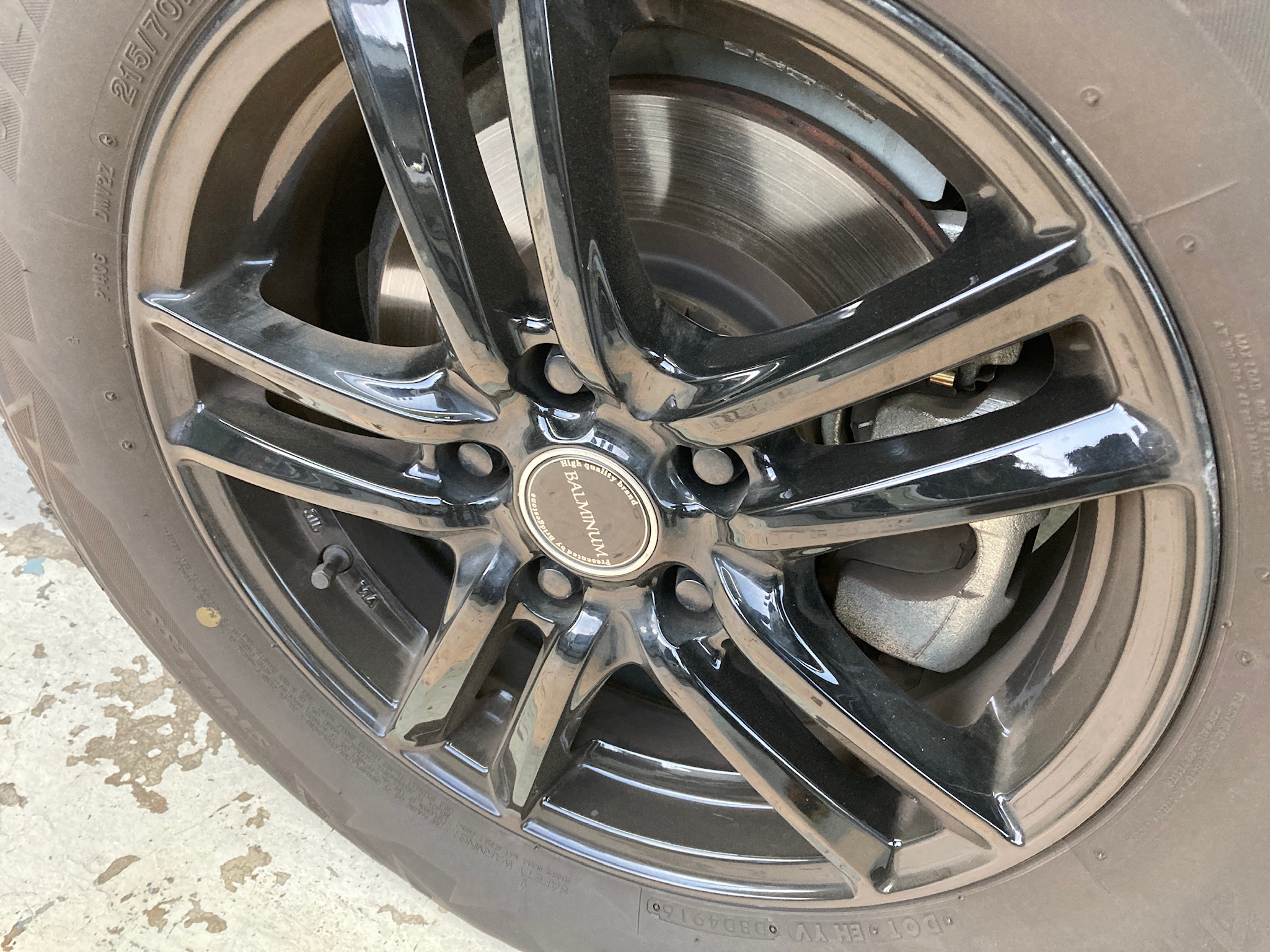 三菱・デリカD5を預かった時点でのホイールの状態