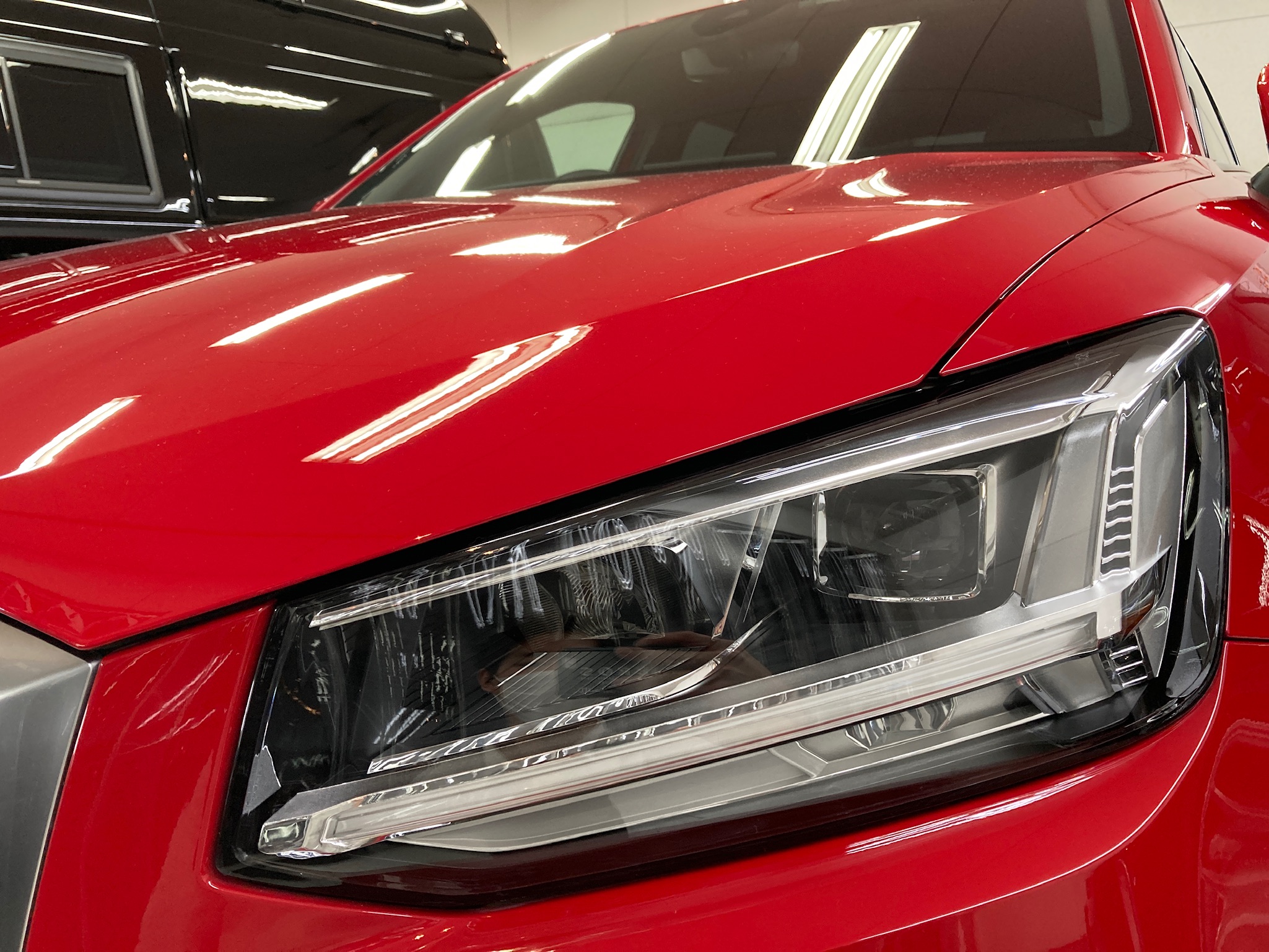 アウディ・Q２のガラスコーティングclass M施工完成写真：左フェンダー部分