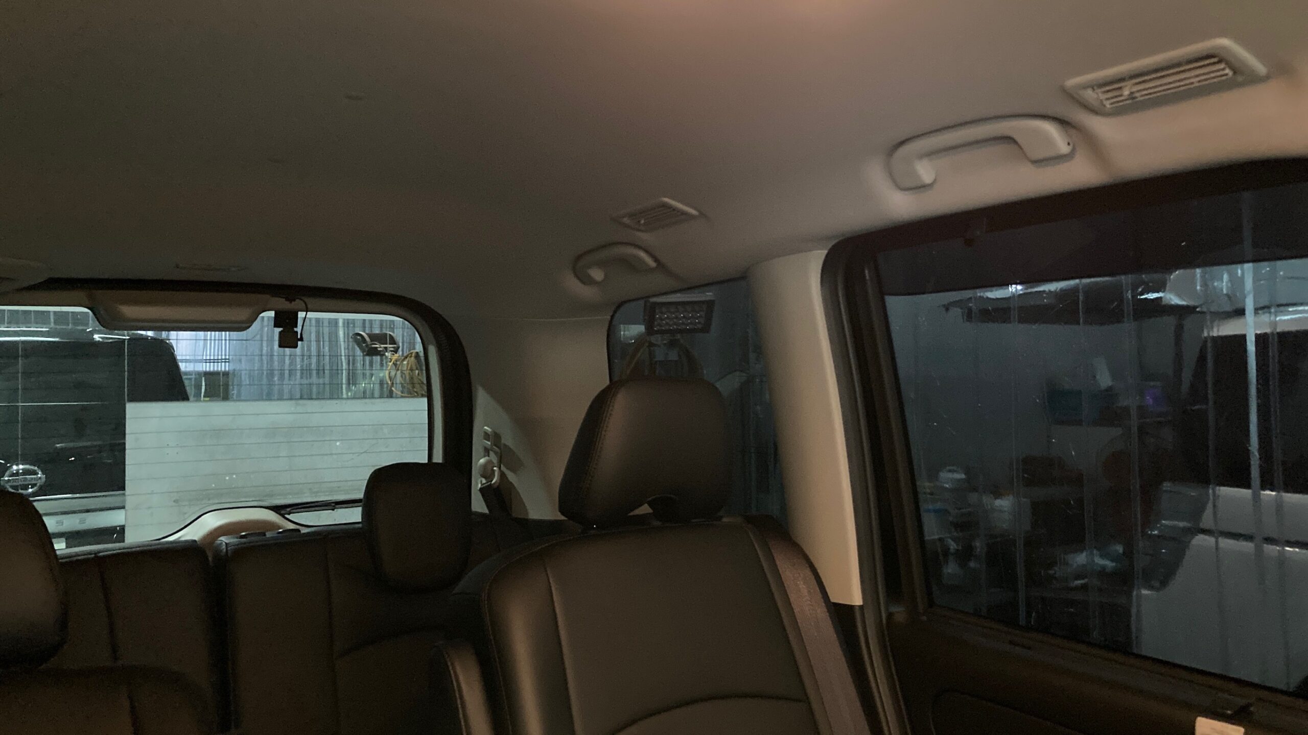日産・セレナ：カーフィルム施工後：車内の明るさ