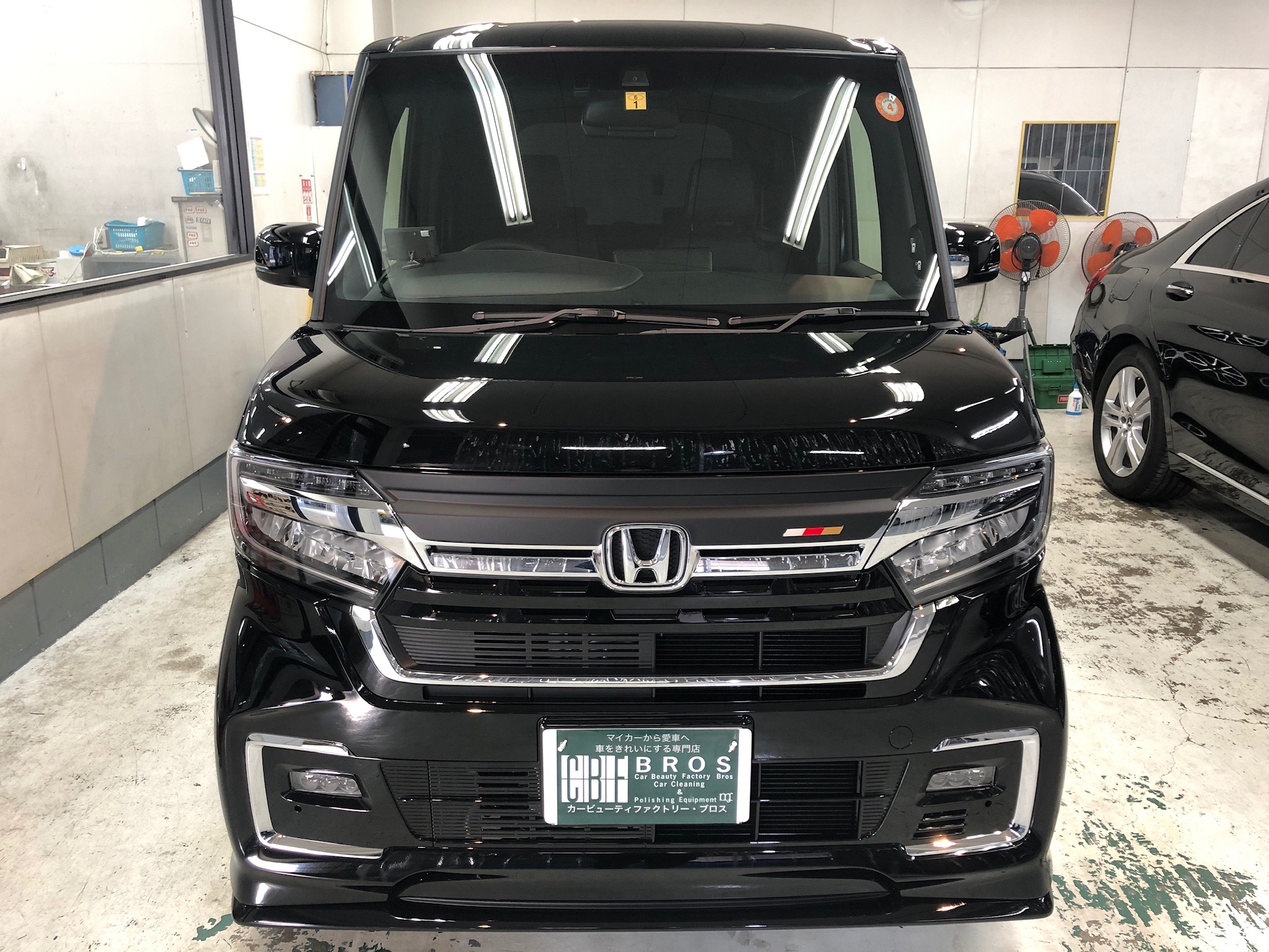 ホンダ・N-BOX：カーフィルム施工の様子：洗車をしてキレイになった様子