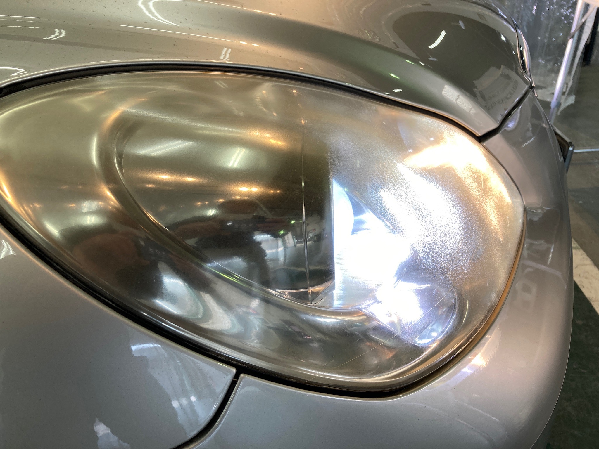 レクサス・SC430：ヘッドライトリファイン施工前写真：右ヘッドライト側面