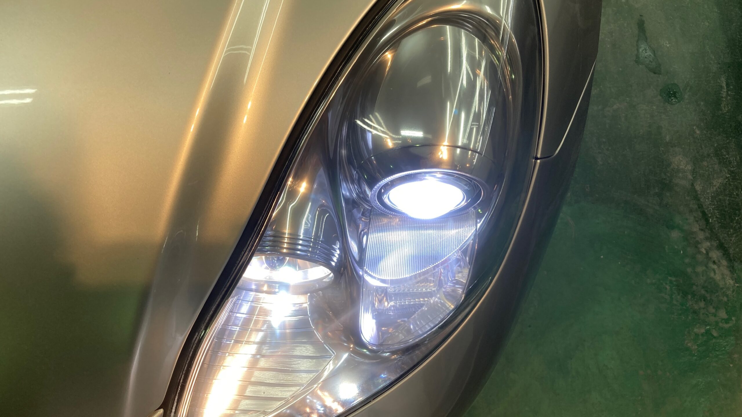 レクサス・SC430：ヘッドライトリファイン施工後写真：左ヘッドライト上部