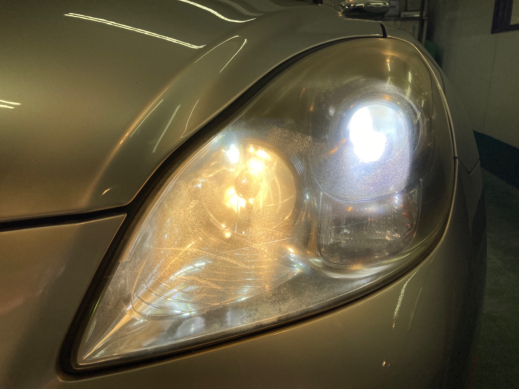 レクサス・SC430：ヘッドライトリファイン施工前写真：左ヘッドライト正面