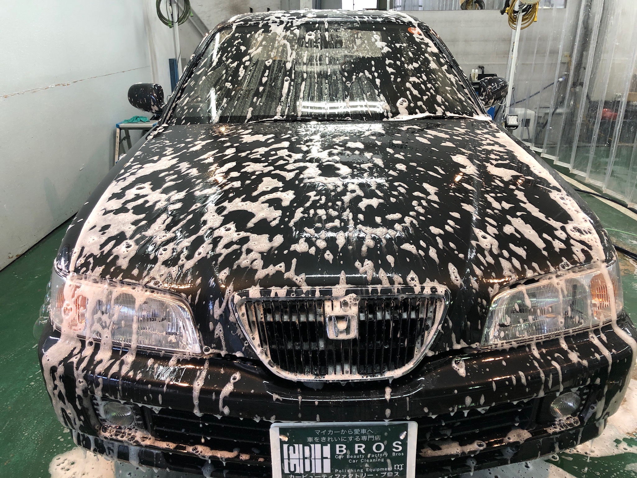 ホンダ・アスコットの下地処理工程：洗車をしている様子