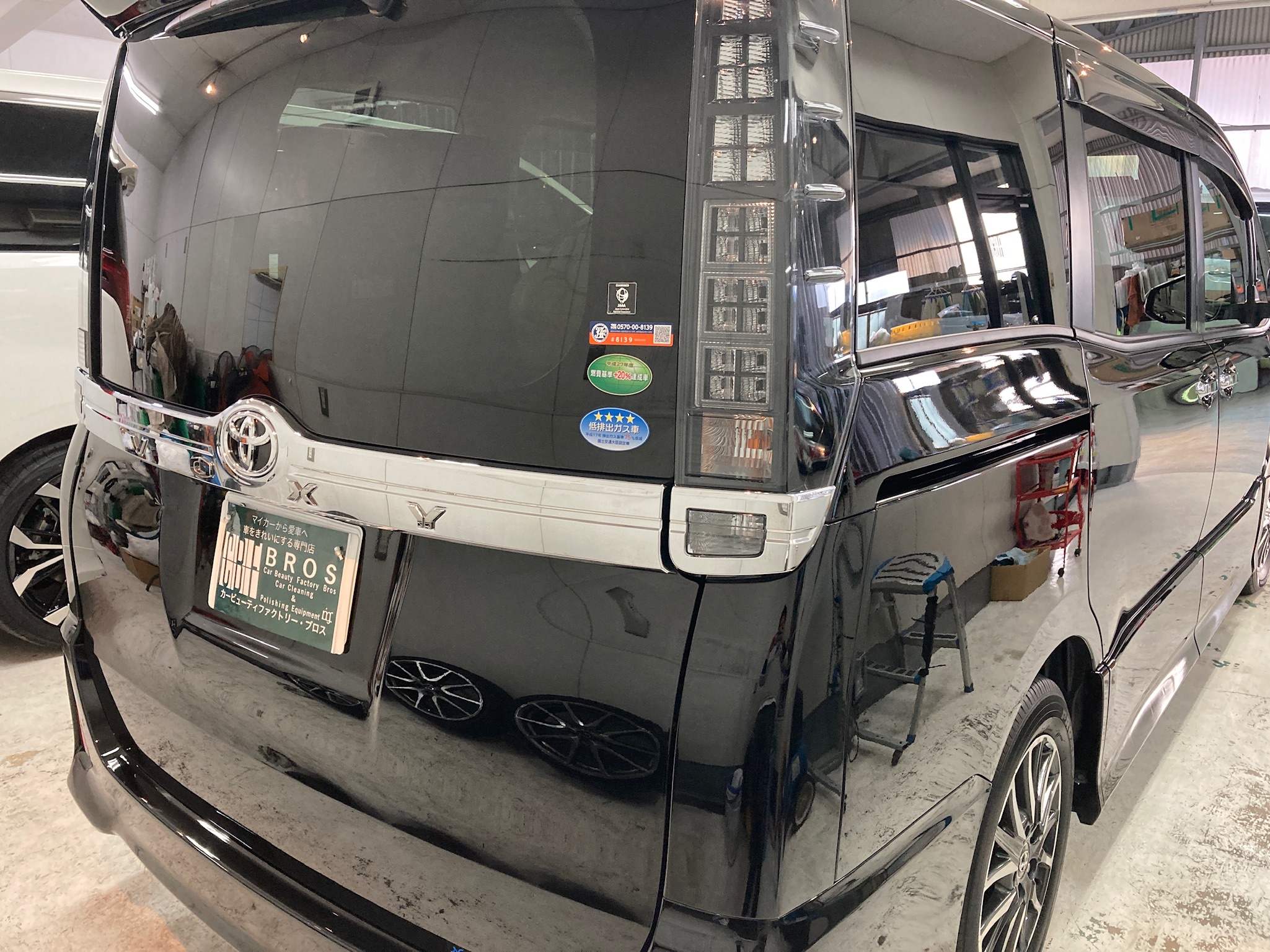 トヨタ・ヴォクシーのガラスコーティングclassMの施工完成写真：右リアフェンダー