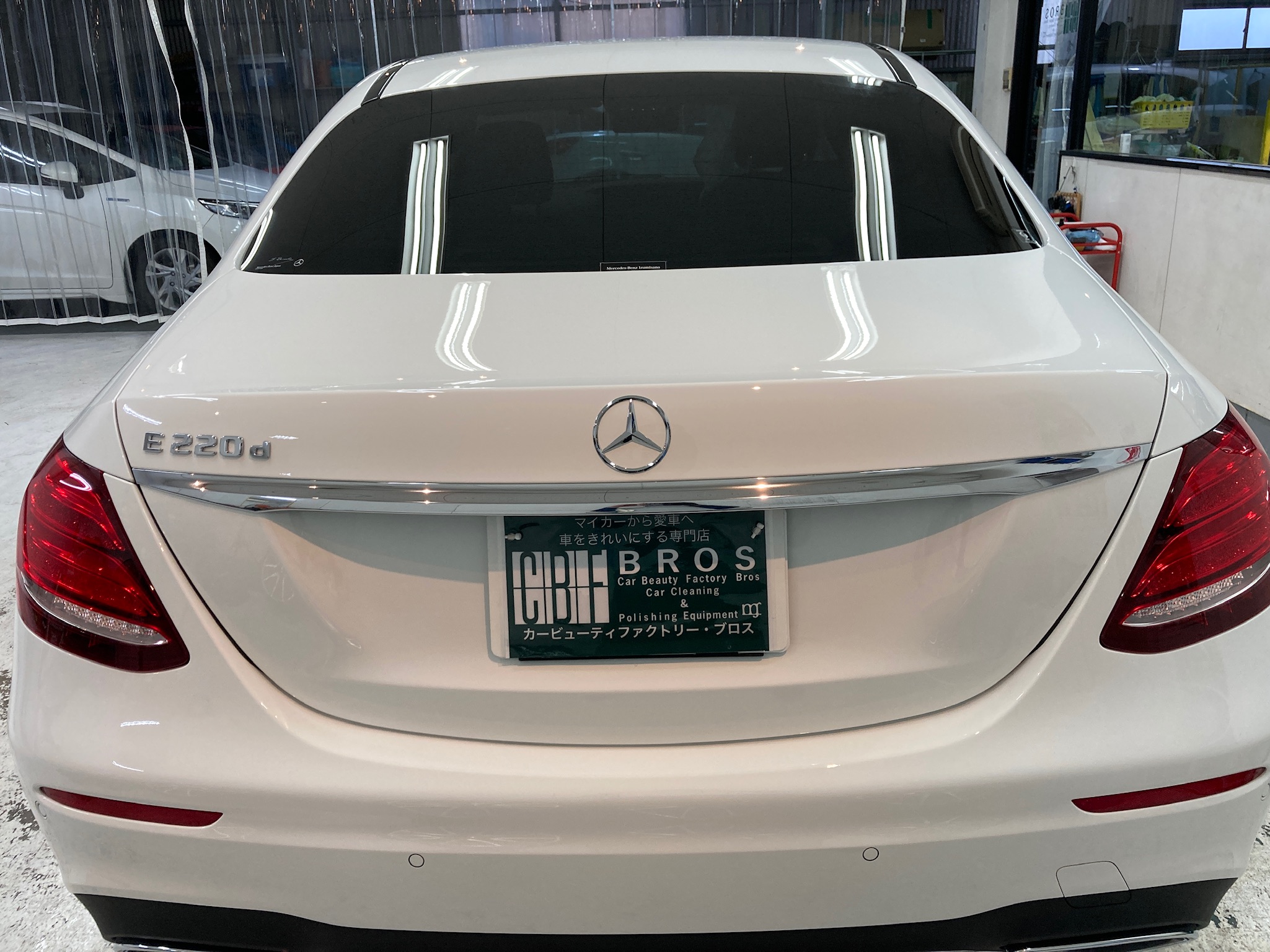 メルセデスベンツ・Eクラスのコーティングclass M施工完成写真：リアドア