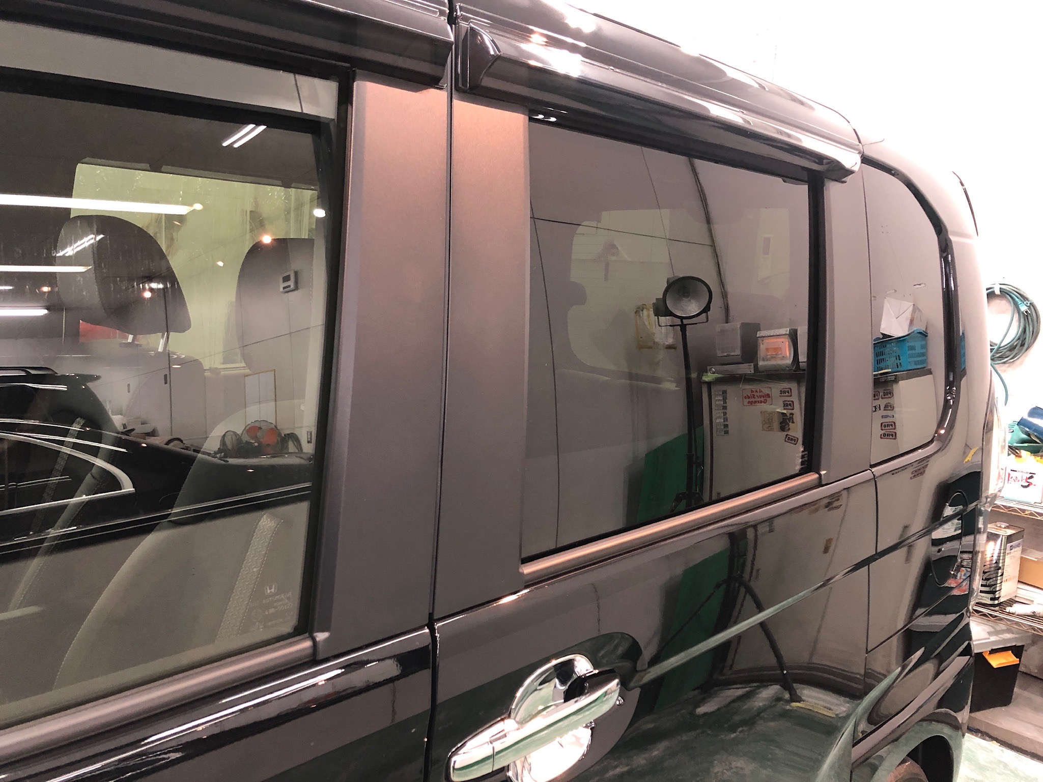 ホンダ・N-BOX：カーフィルム施工前写真：スライドガラス・クォーターガラス