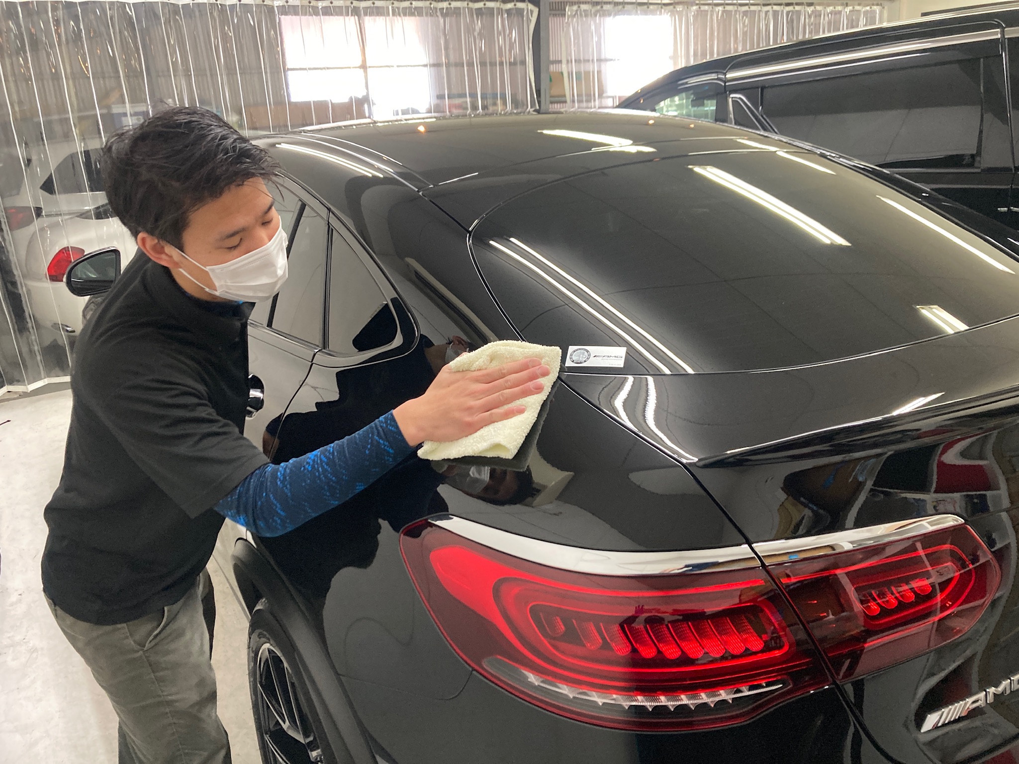 GLB（Bクラス）のガラスコーティングclass Mの仕上げ作業工程：レベリングの様子
