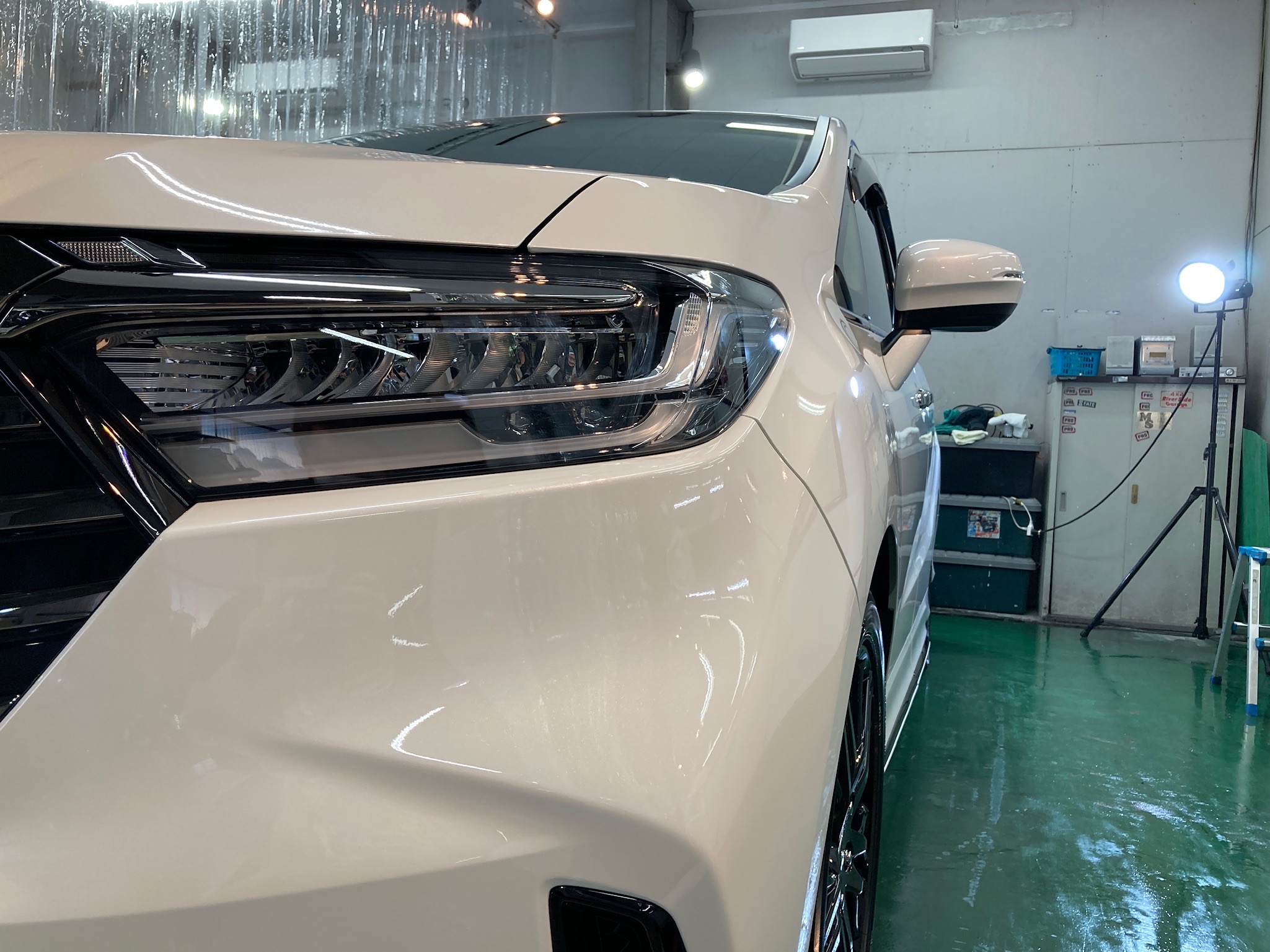 ホンダ・オデッセイ：カーコーティング class M施工完成写真：左フェンダー