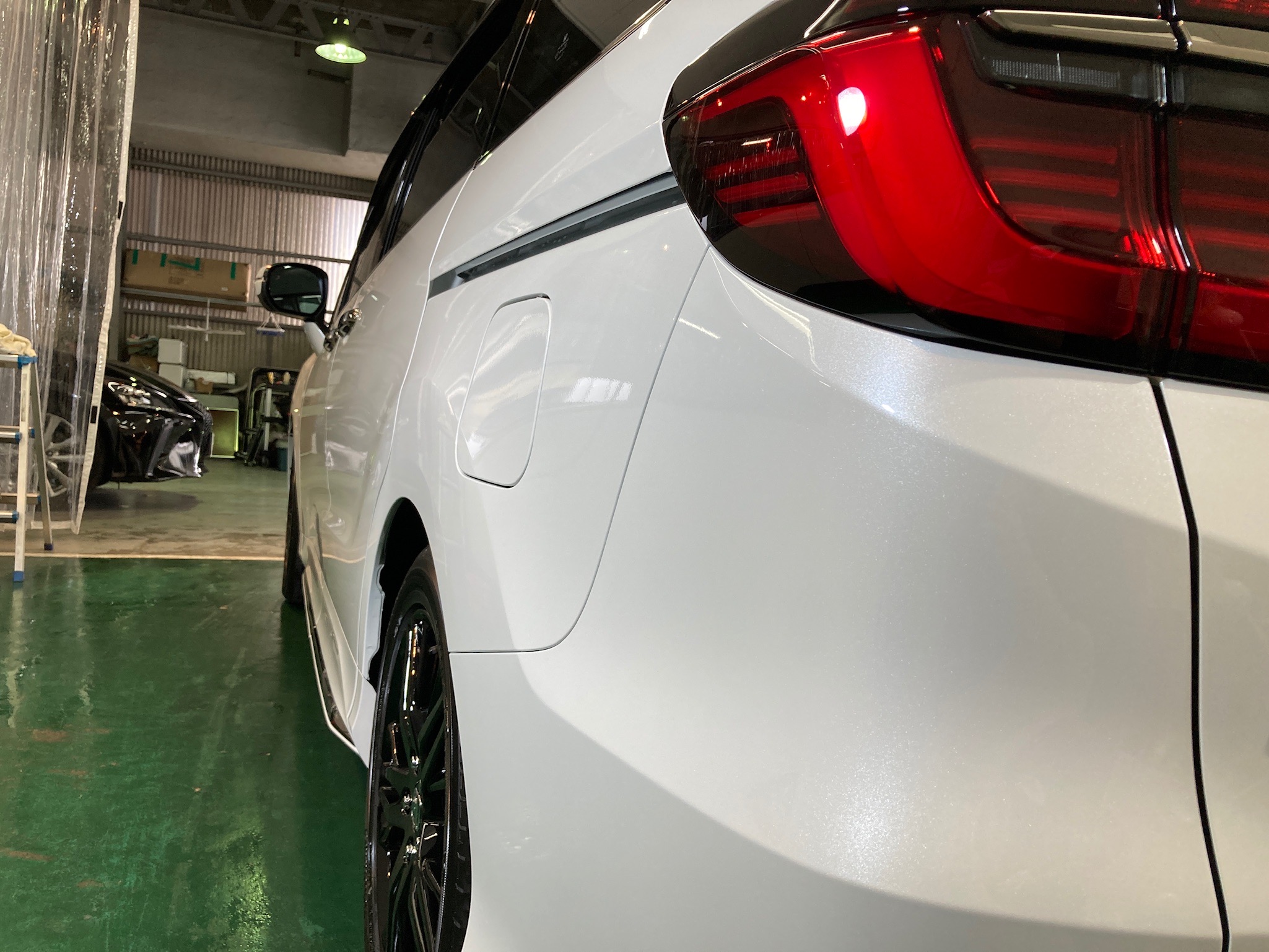 ホンダ・オデッセイ：カーコーティング class M施工完成写真：左リアフェンダー
