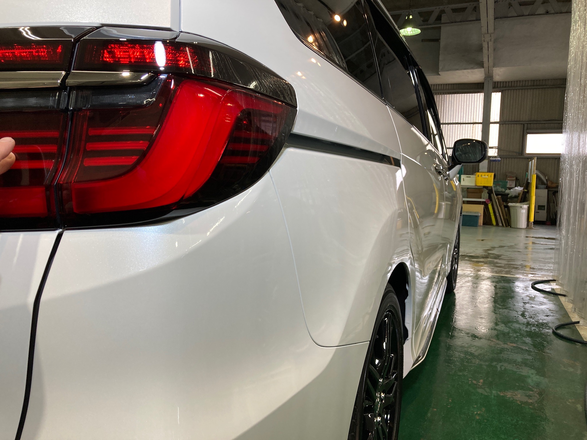 ホンダ・オデッセイ：カーコーティング class M施工完成写真：右リアフェンダー