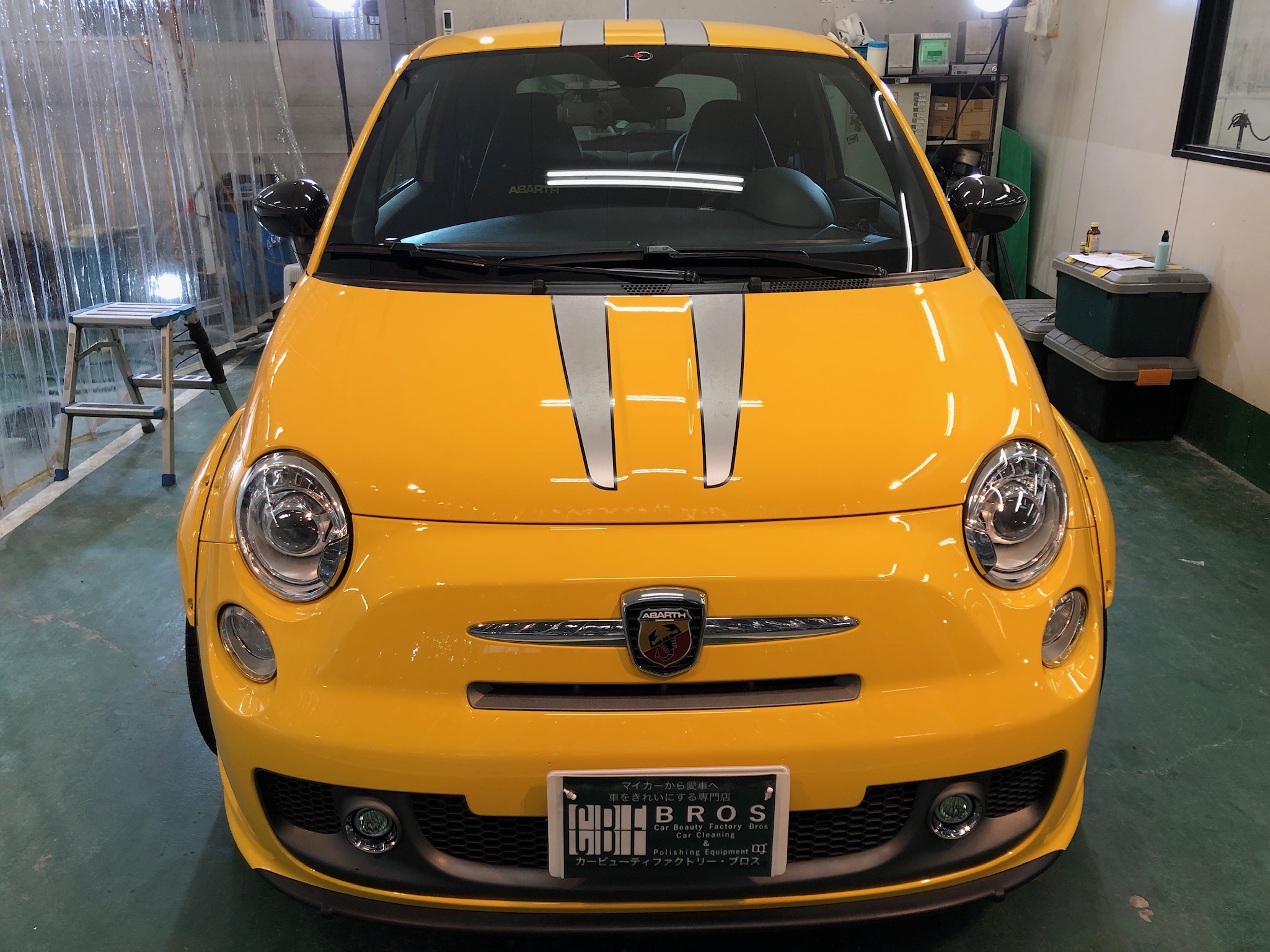 アバルト・695：ガラスコーティングclass M施工完成写真：正面