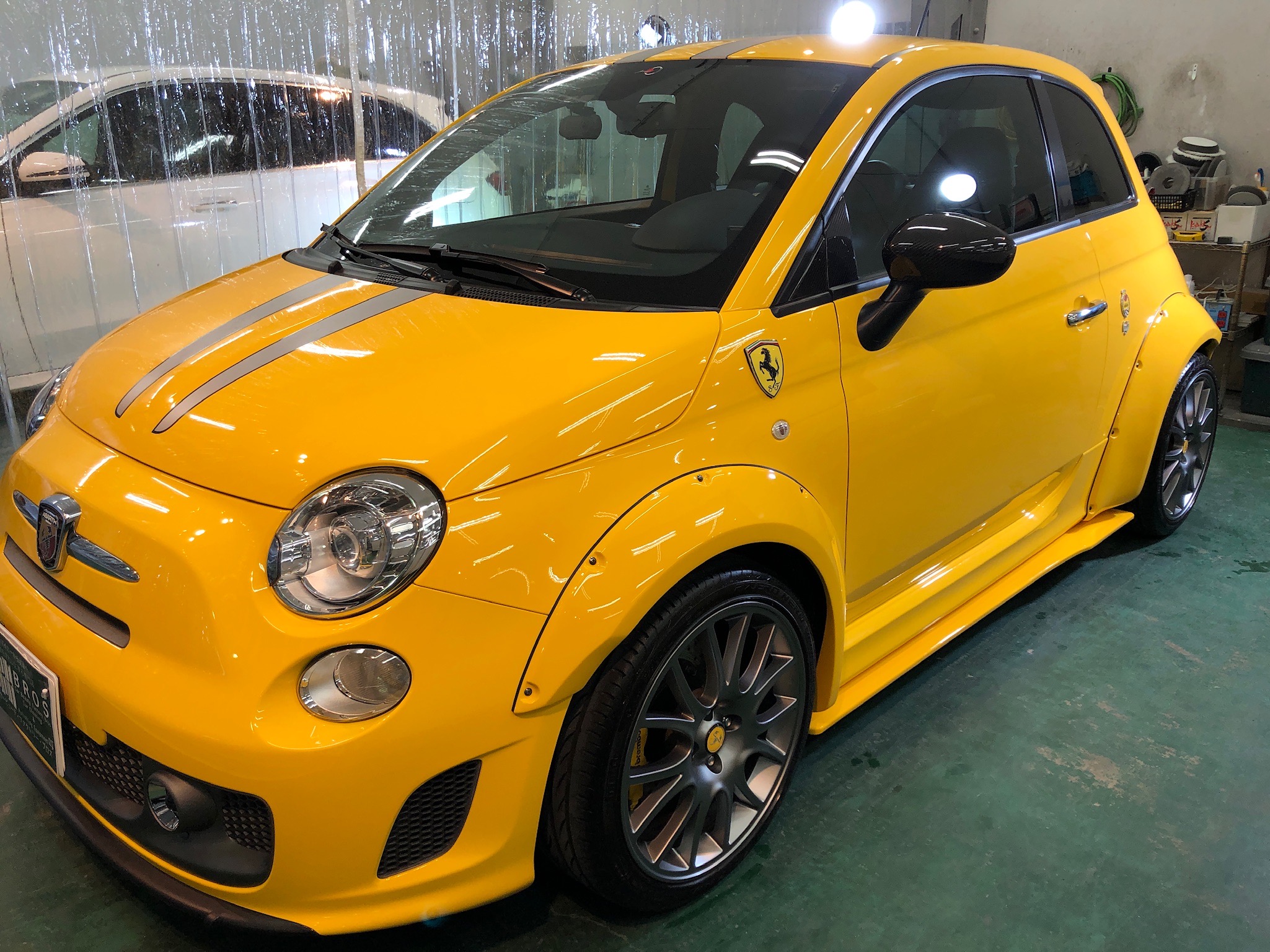アバルト・695：ガラスコーティングclass M施工完成写真：左側面