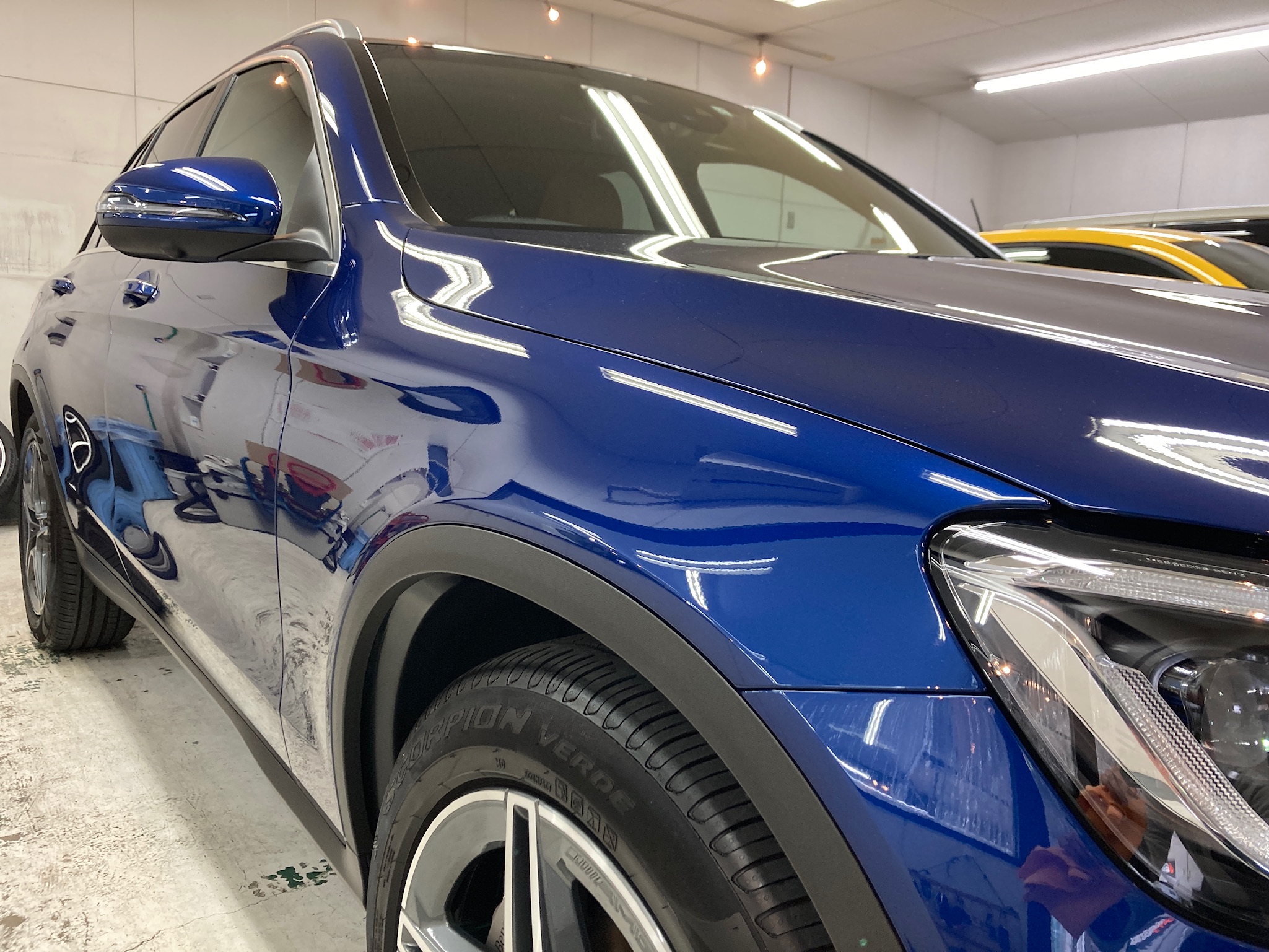メルセデスベンツ・GLC：ガラスコーティングclass Mの施工完成写真：右フェンダー