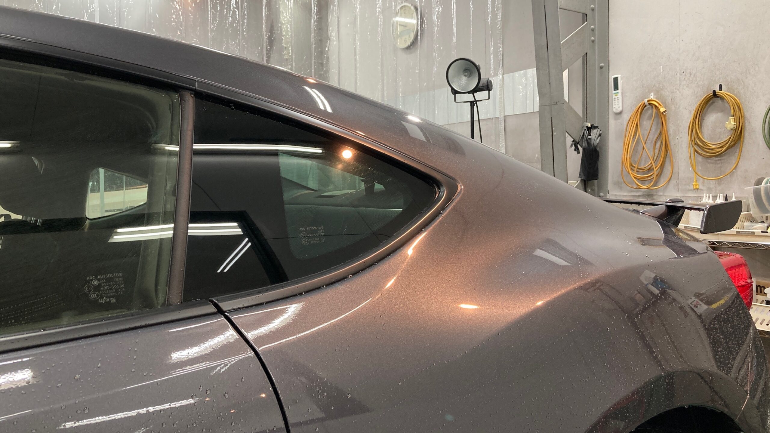 スバル・BRZ：カーフィルム施工前写真：クォーターガラス