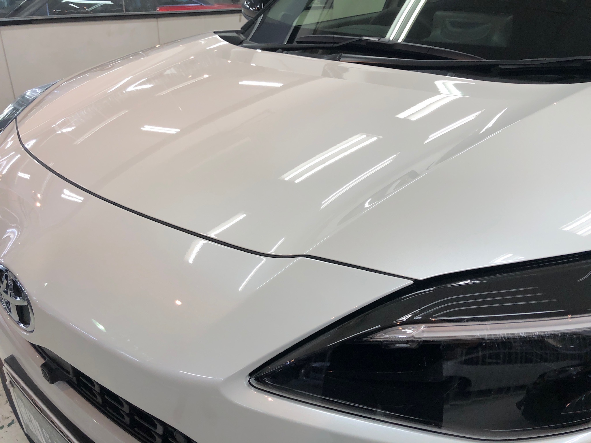 トヨタ・ヤリスクロス：ガラスコーティングclass M施工完成写真：ボンネット