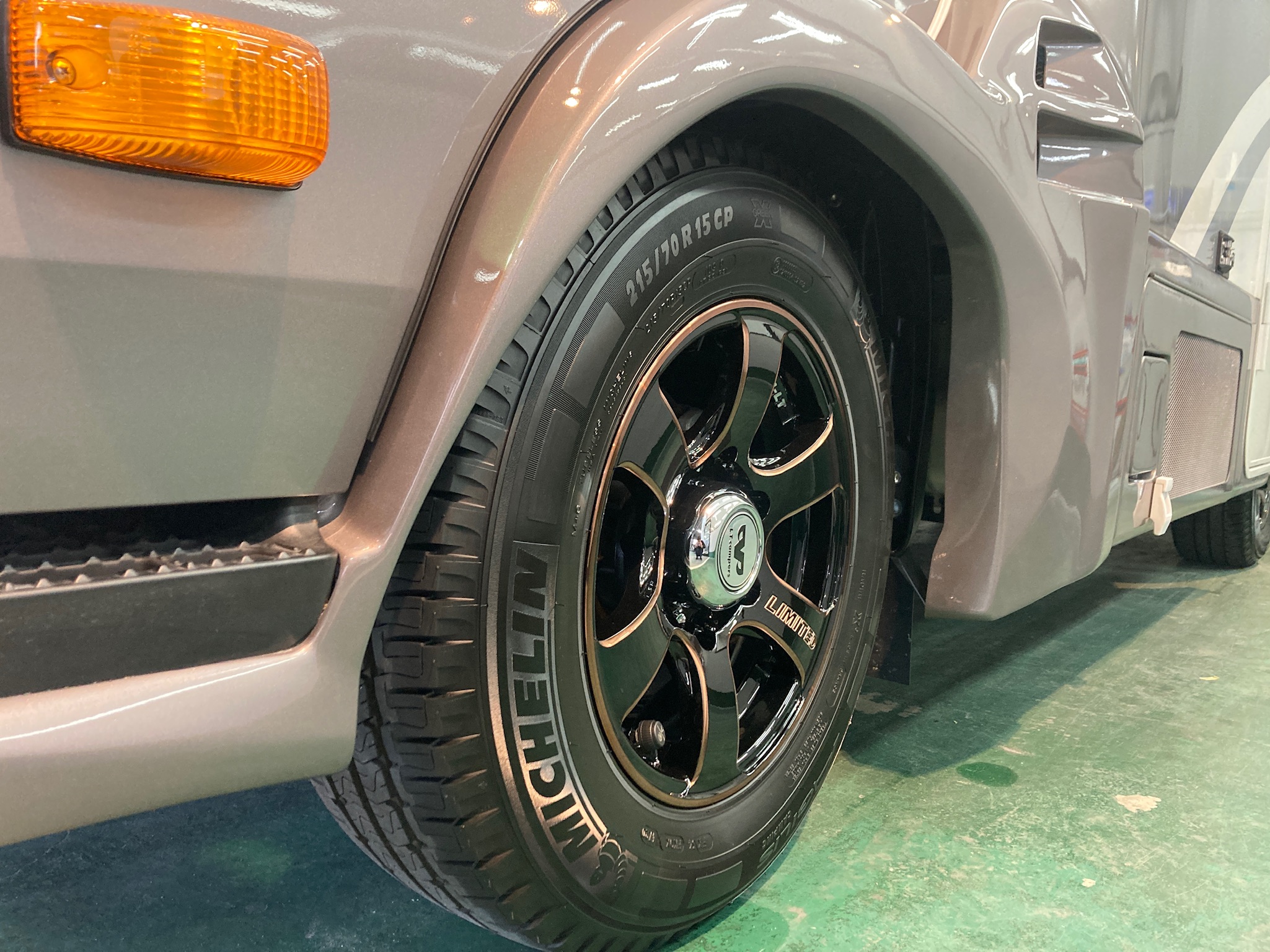 トヨタ・トヨエースの愛車パック作業：ホイールコーティングの様子