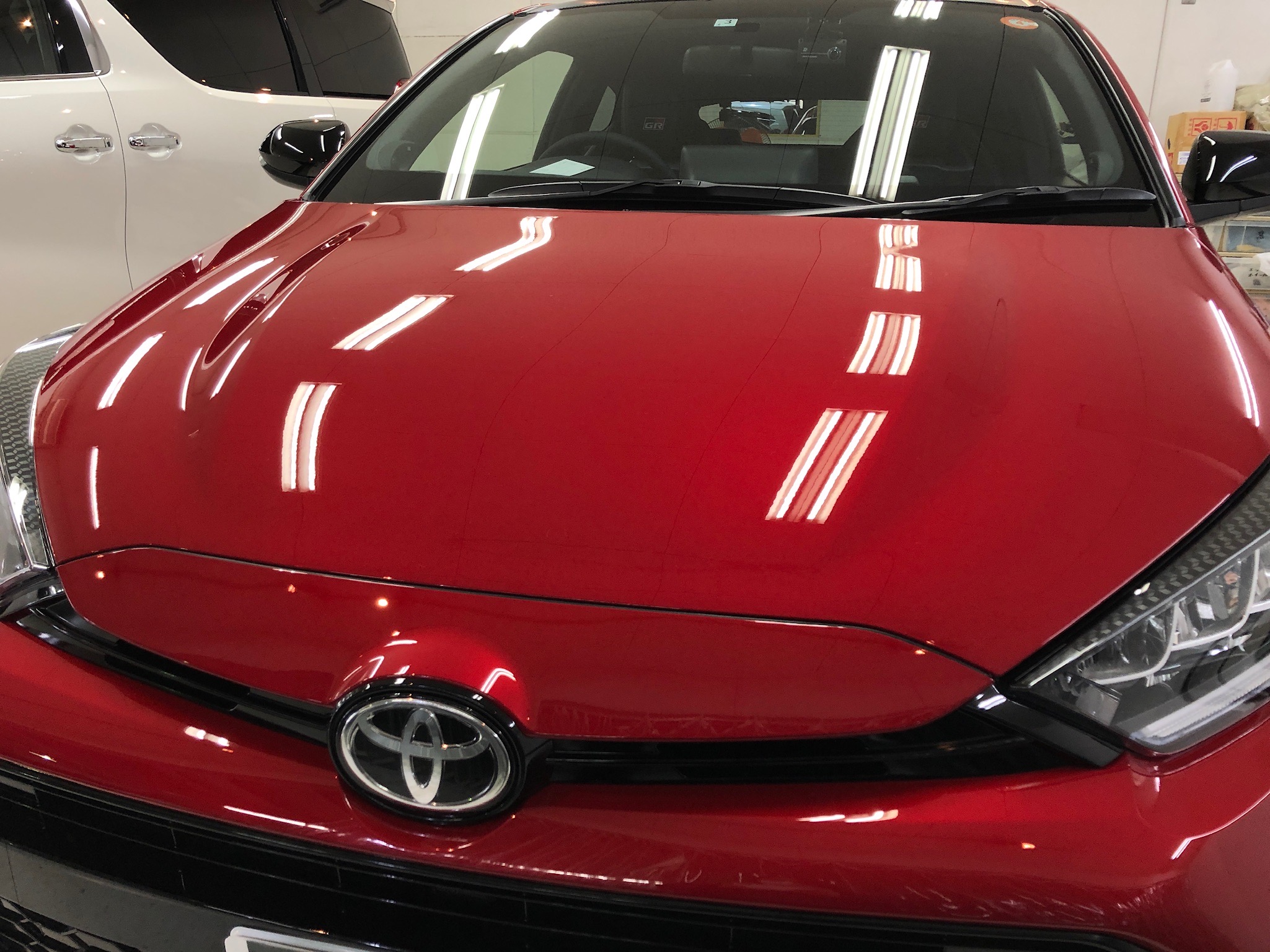 トヨタ・GRヤリス：ガラスコーティングclass M施工完成写真：ボンネット