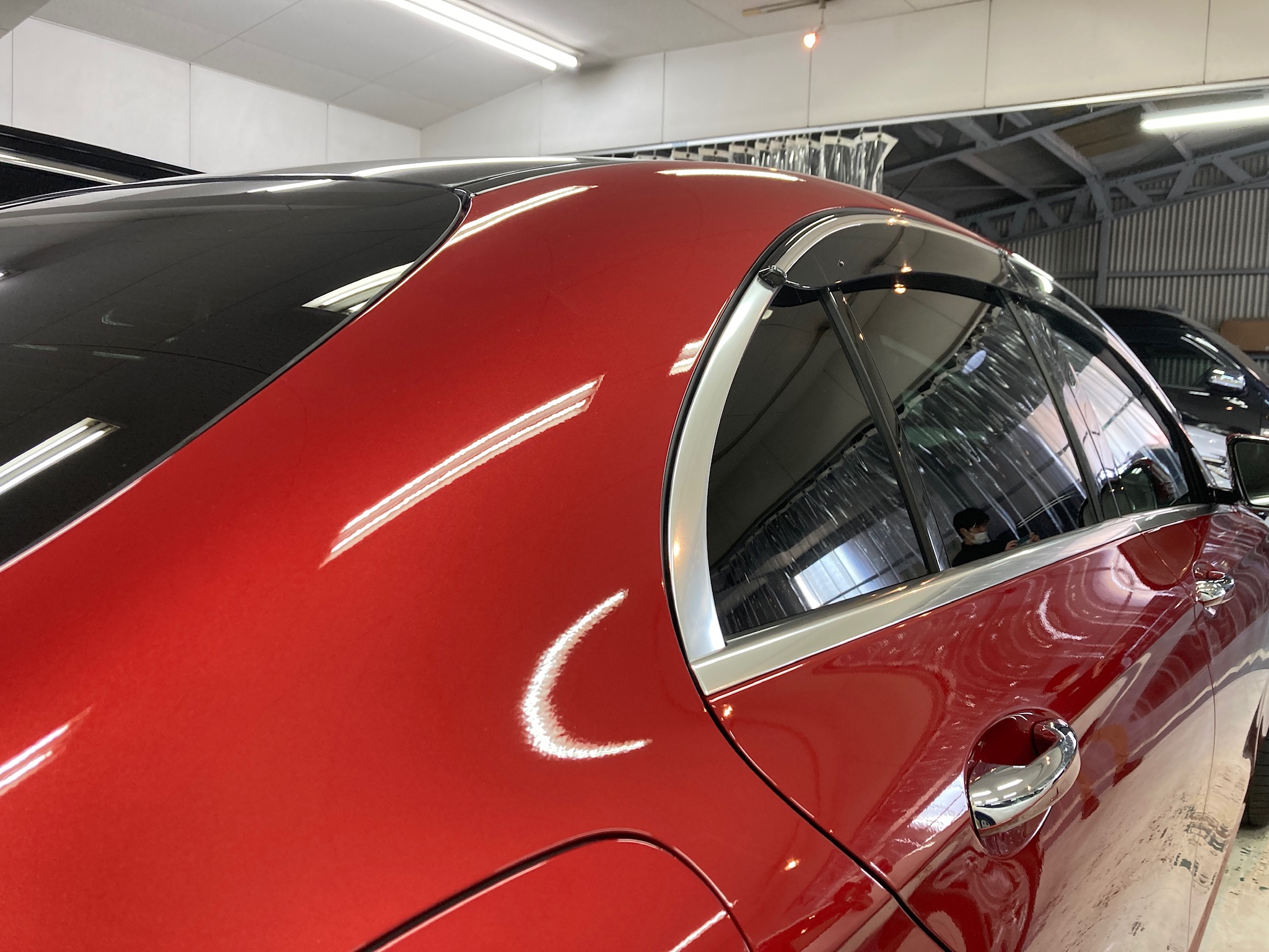 メルセデスベンツ・Eクラス：ガラスコーティングclass M施工完成写真：ピラ部分