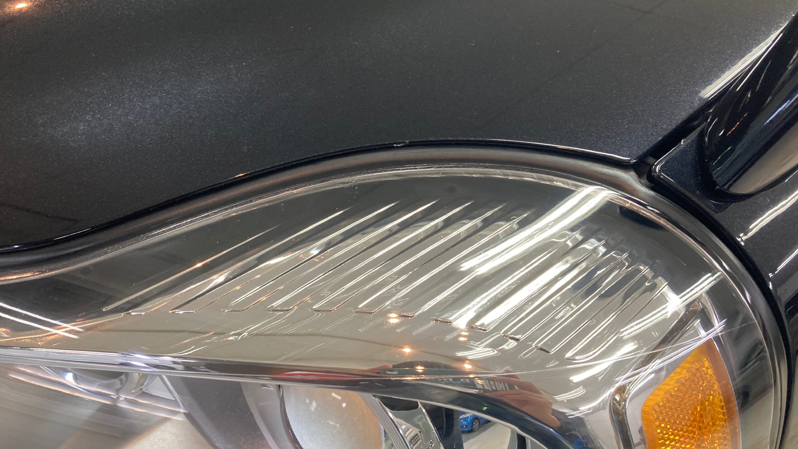 ボルボ・XC70：ヘッドライトリファイン施工後：左側ヘッドライト上部