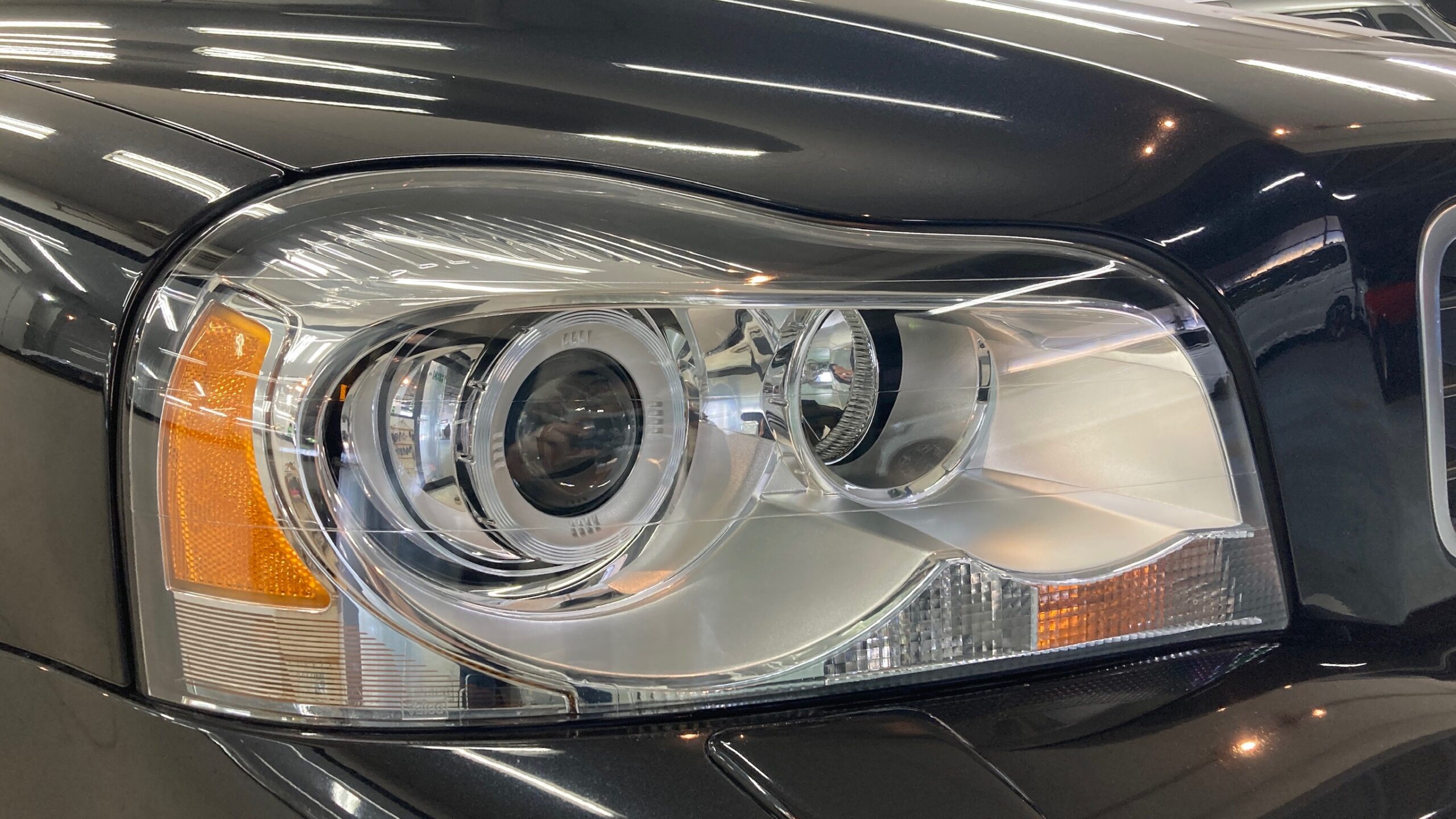 ボルボ・XC70：ヘッドライトリファイン施工後：右側ヘッドライト