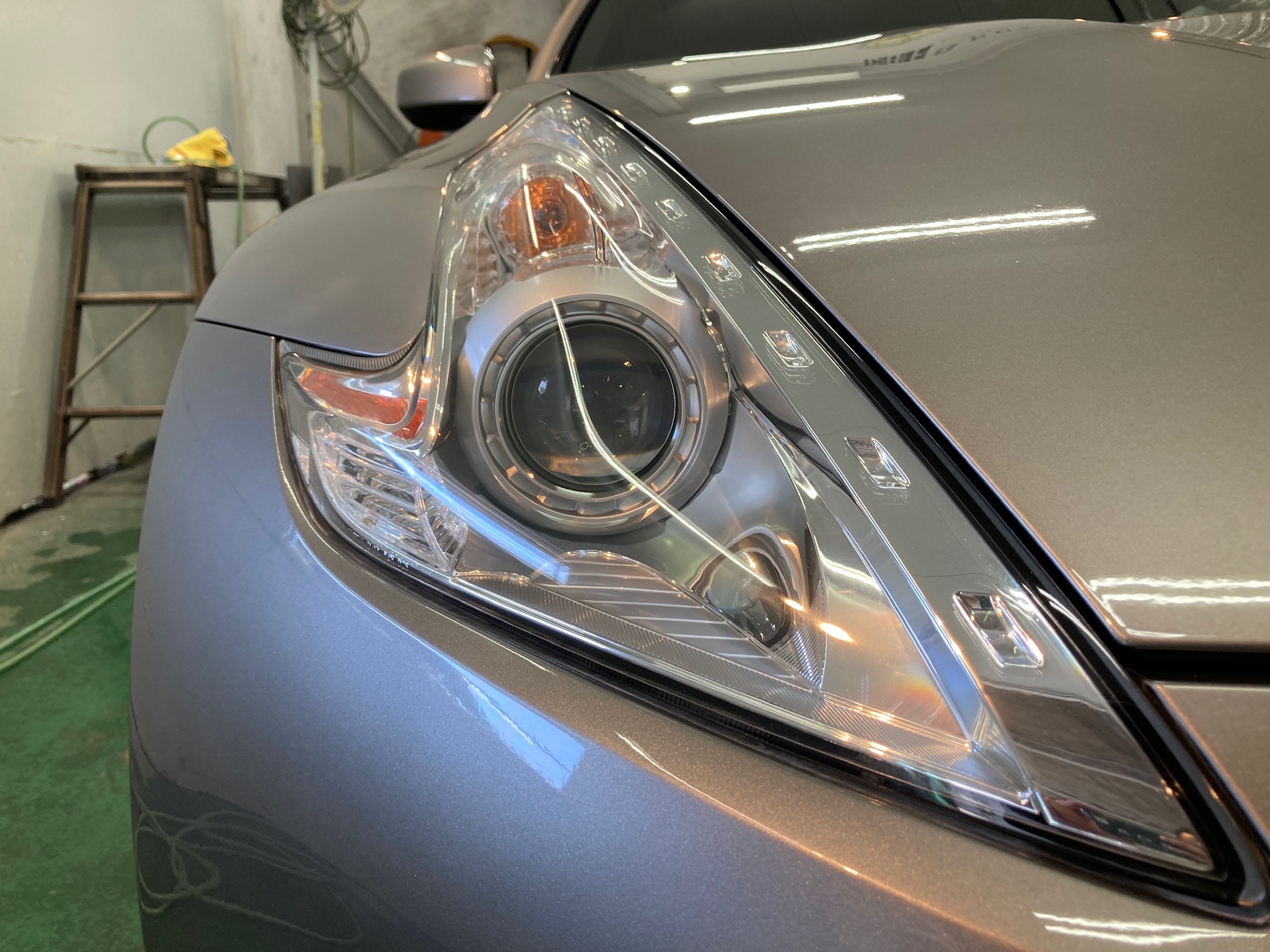 日産・フェアレディZ：ヘッドライトリファイン施工後：右側ヘッドライト正面