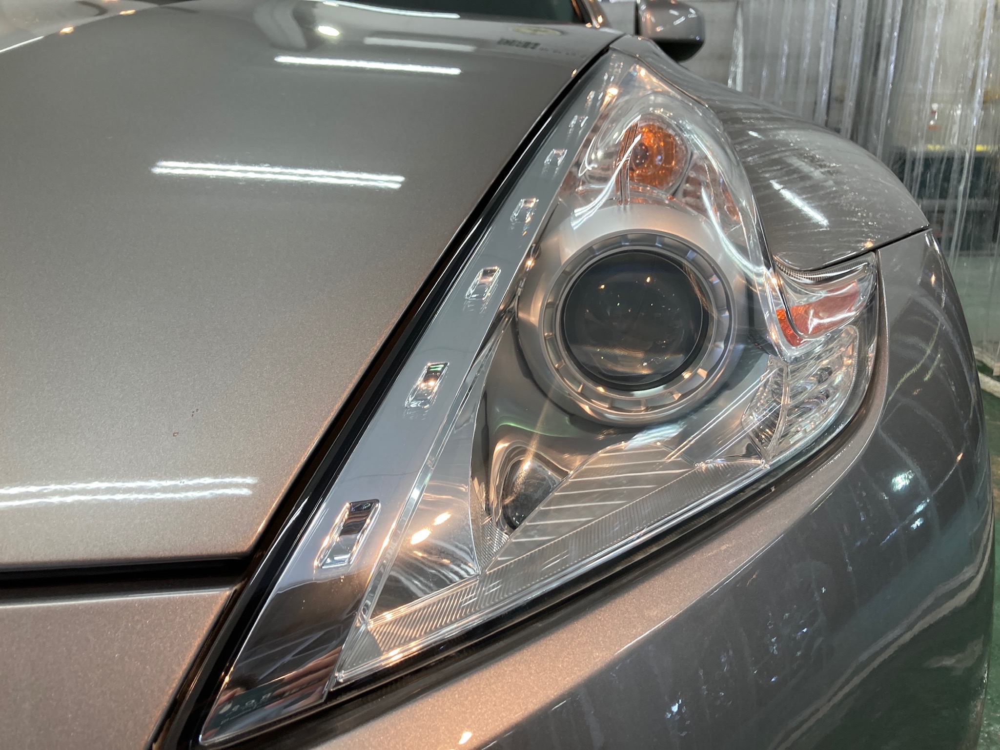 日産・フェアレディZ：ヘッドライトリファイン施工後：右側ヘッドライト正面