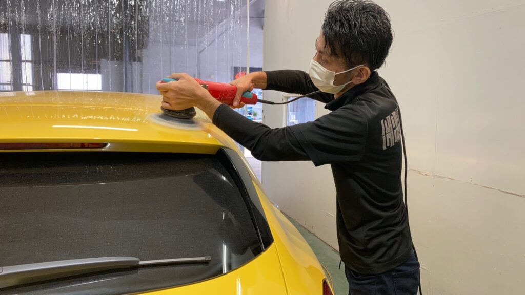 メルセデスベンツ・CLAシューティングブレーク：ガラスコーティングclass M施工前写真：ルーフ磨き