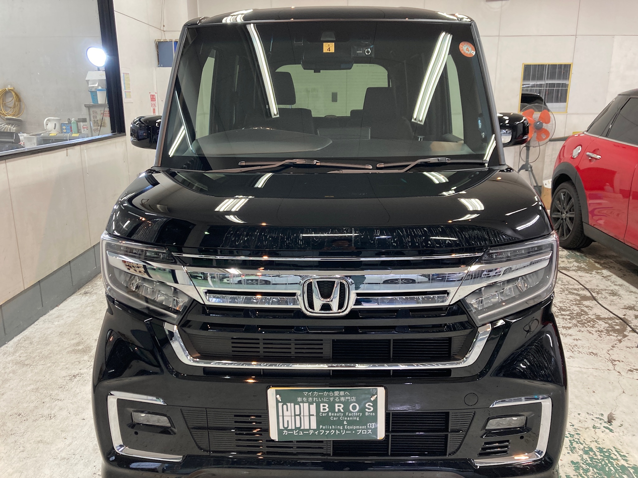 ホンダ・N-BOX：ガラスコーティングclass M施工完成写真：正面
