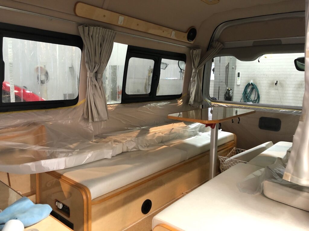 トヨタ・ハイエース：シルフィード施工前　車内